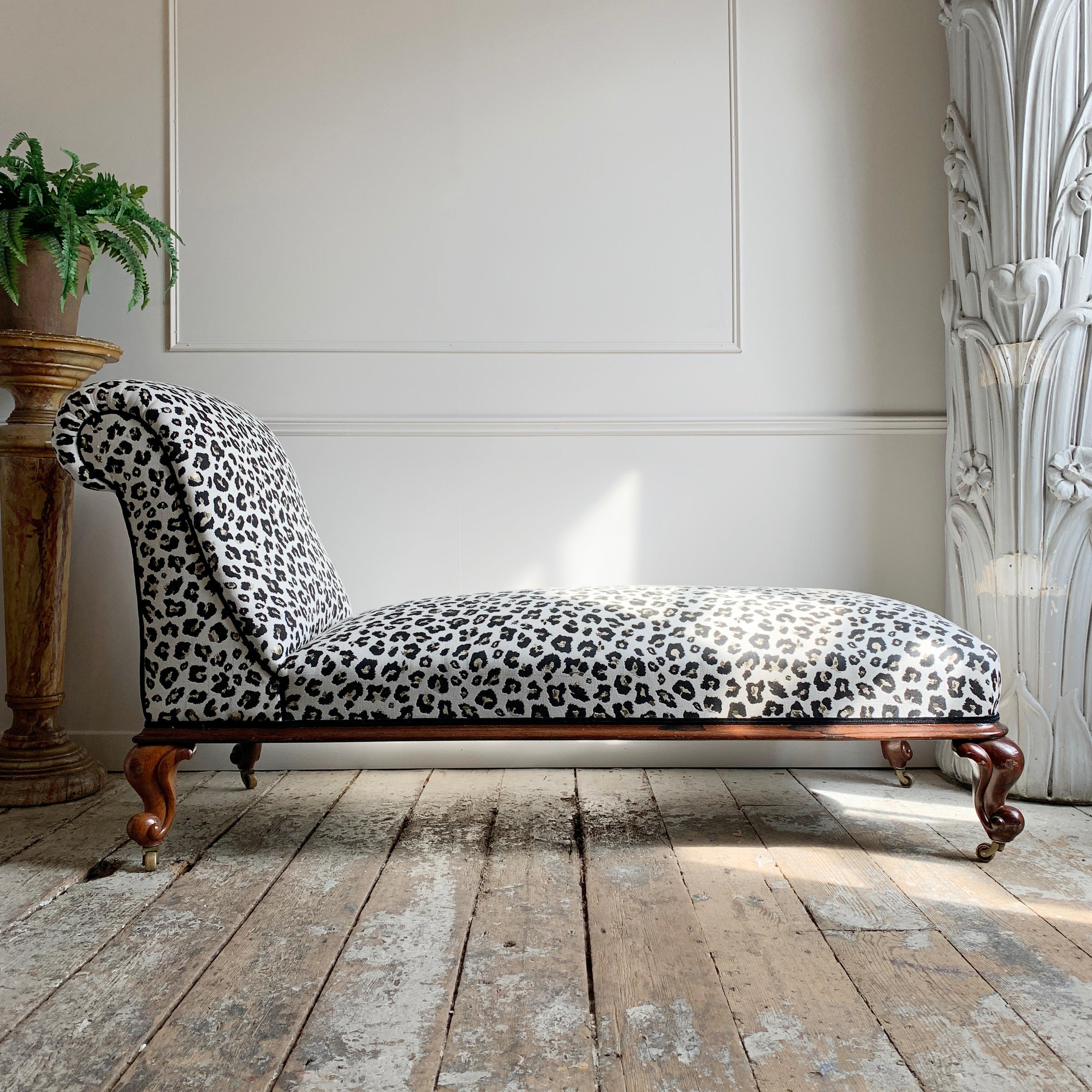 Antique Victorian Chaise Longue in Woven Leopard Jacquard For Sale 2