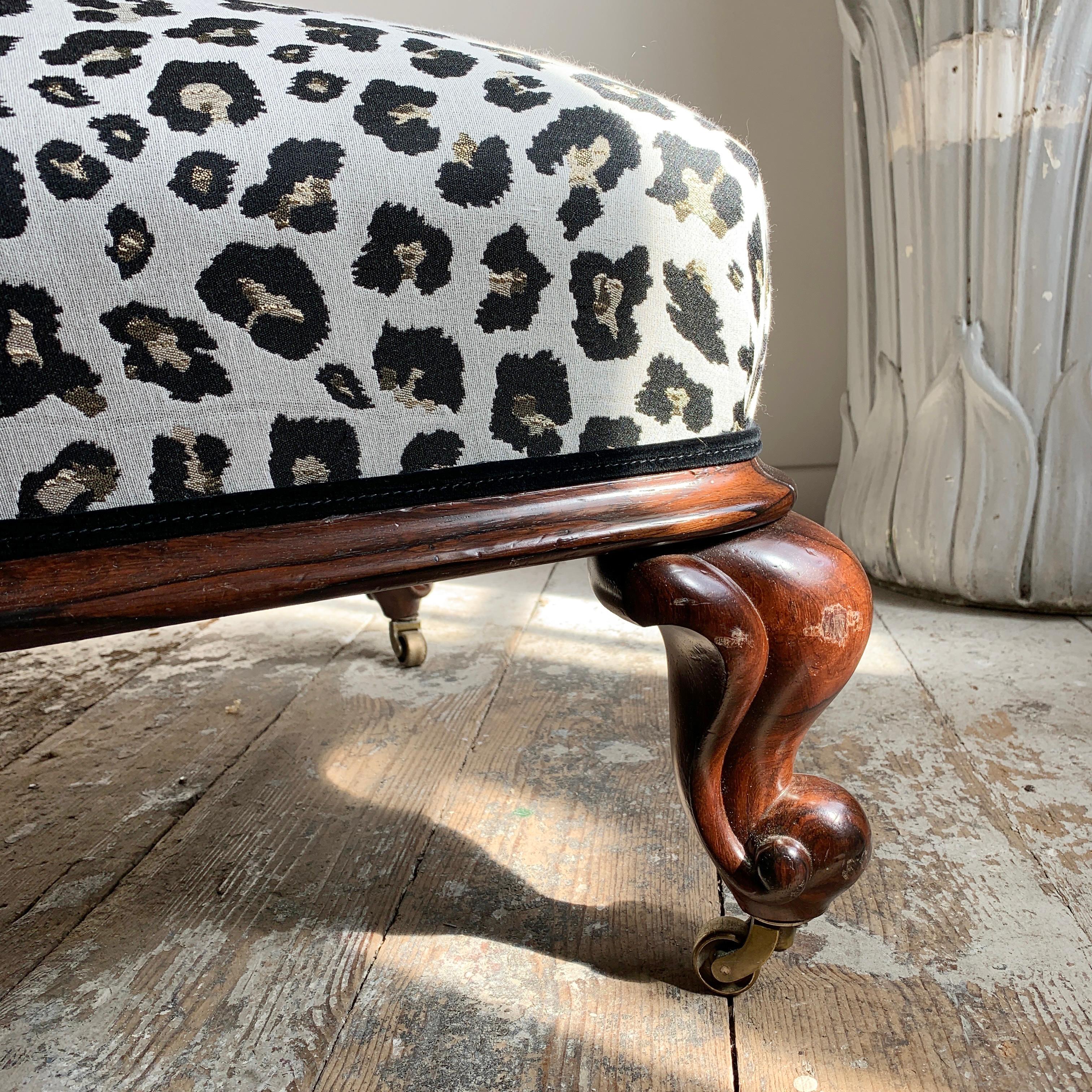 Antique Victorian Chaise Longue in Woven Leopard Jacquard For Sale 4