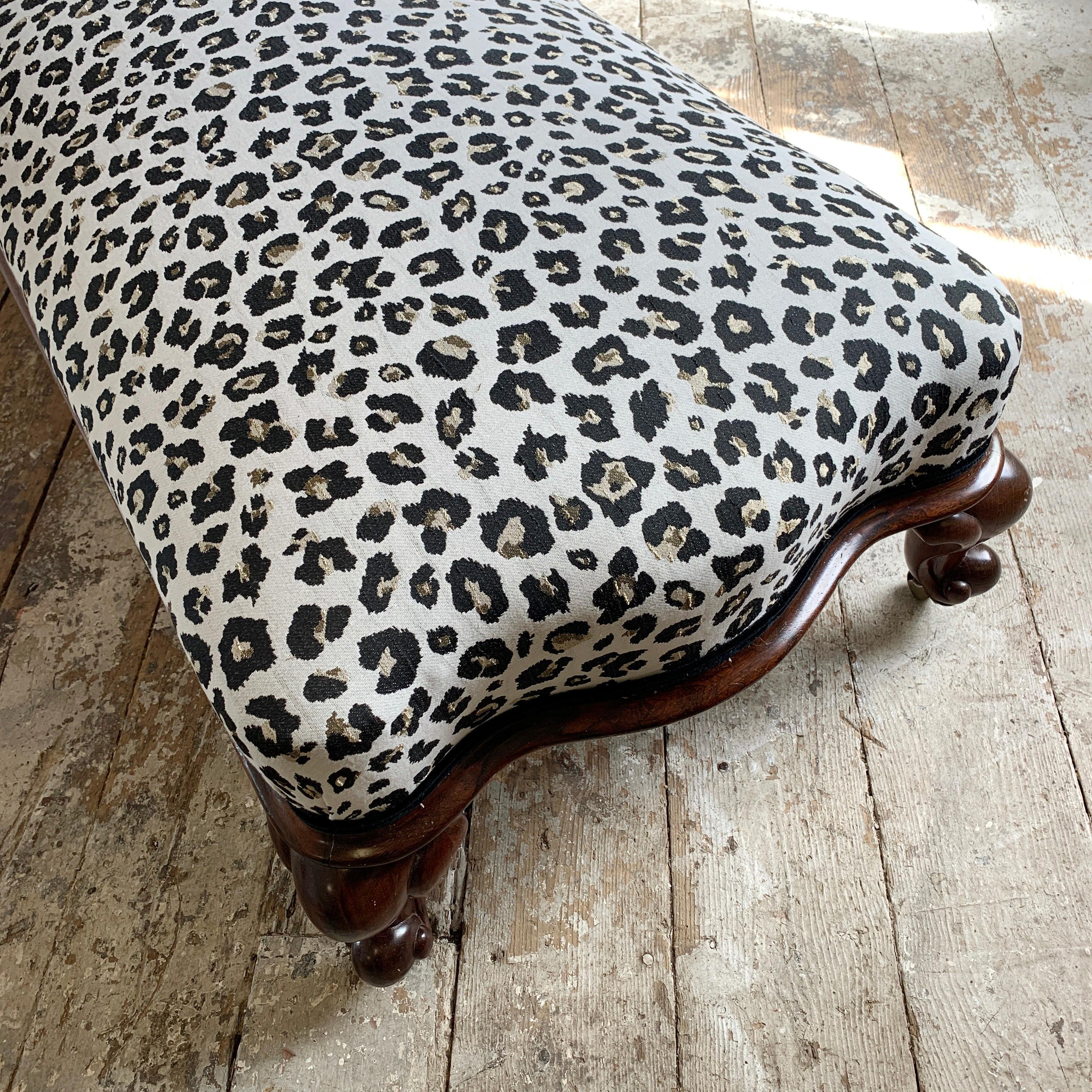 Antique Victorian Chaise Longue in Woven Leopard Jacquard For Sale 5