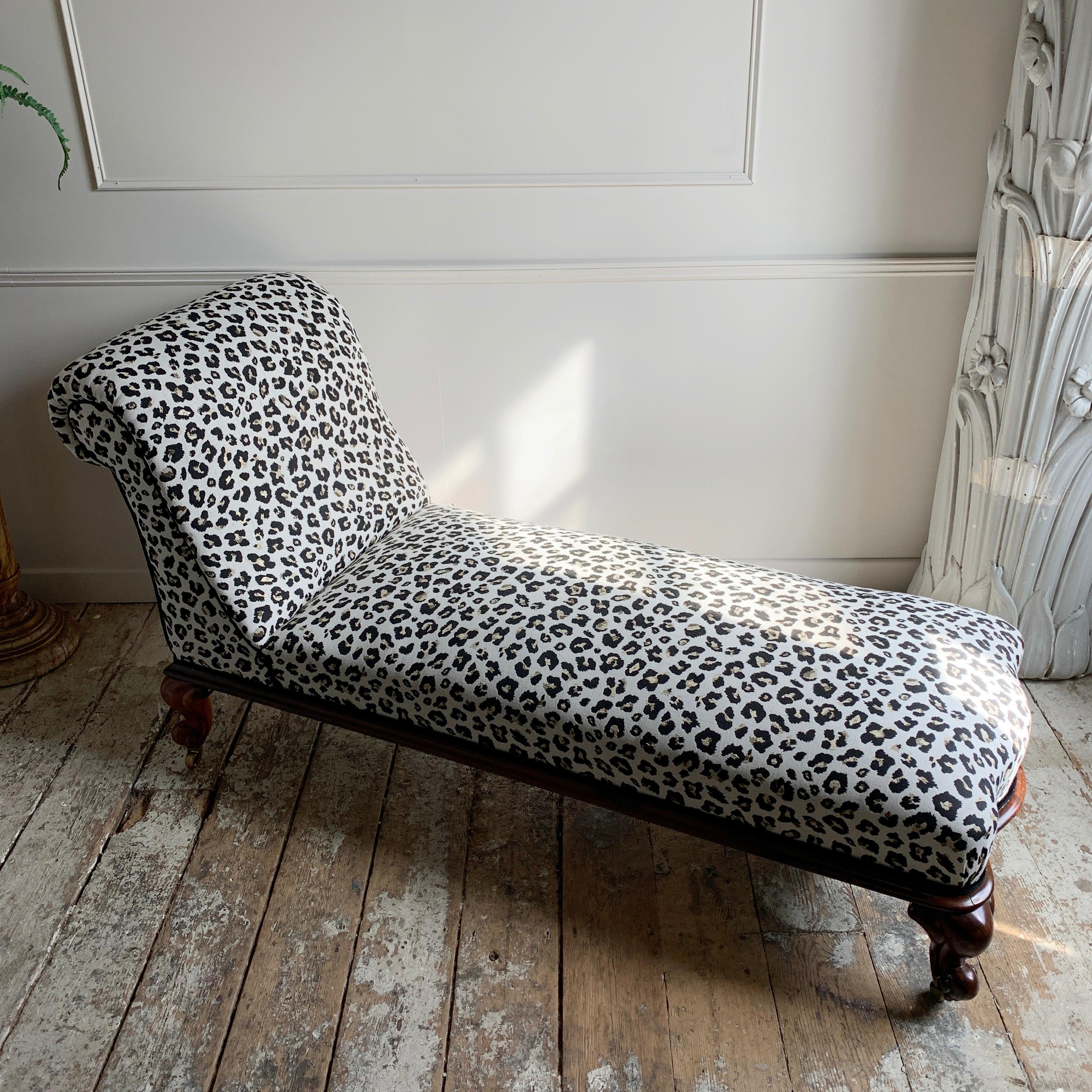 British Antique Victorian Chaise Longue in Woven Leopard Jacquard For Sale