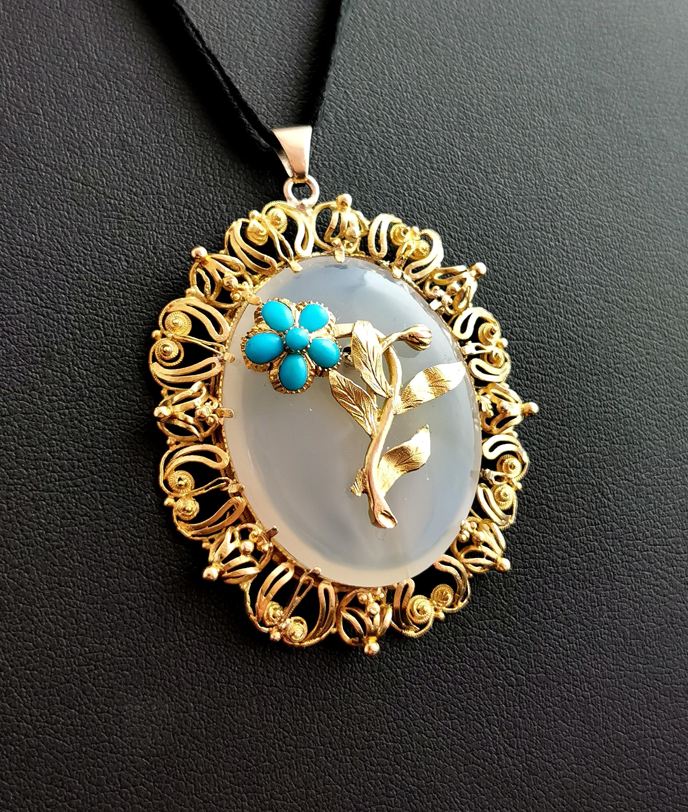 Antique Victorian Chalcedony and Turquoise Flower Pendant, 18k Yellow Gold In Fair Condition In NEWARK, GB