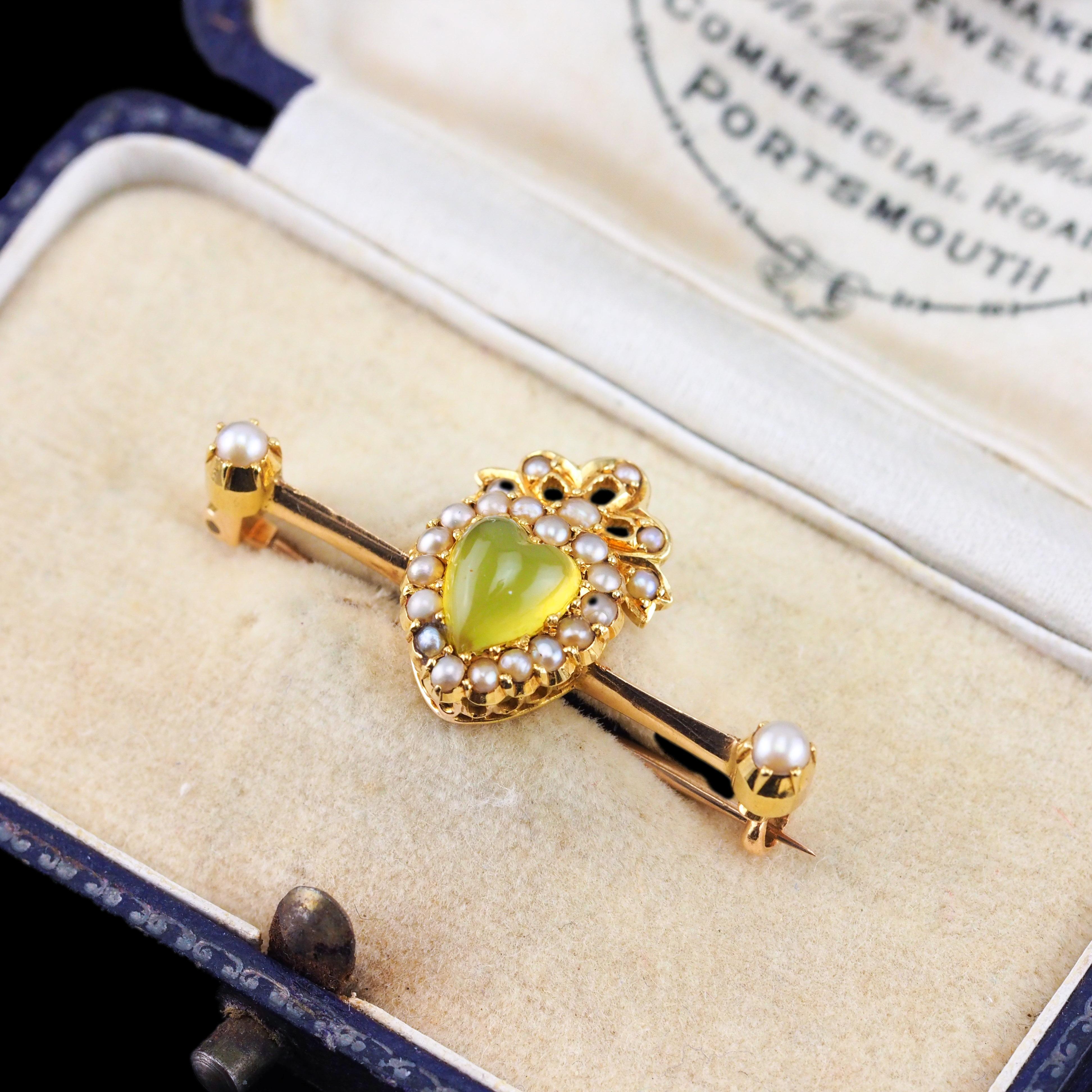 We are delighted to offer this sensational antique Victorian 15ct gold Chalcedony Brooch made c.1890.

Fitted in its original antique case/box (included in the price), upon opening a most endearing and eye-catching green Chalcedony heart cabochon