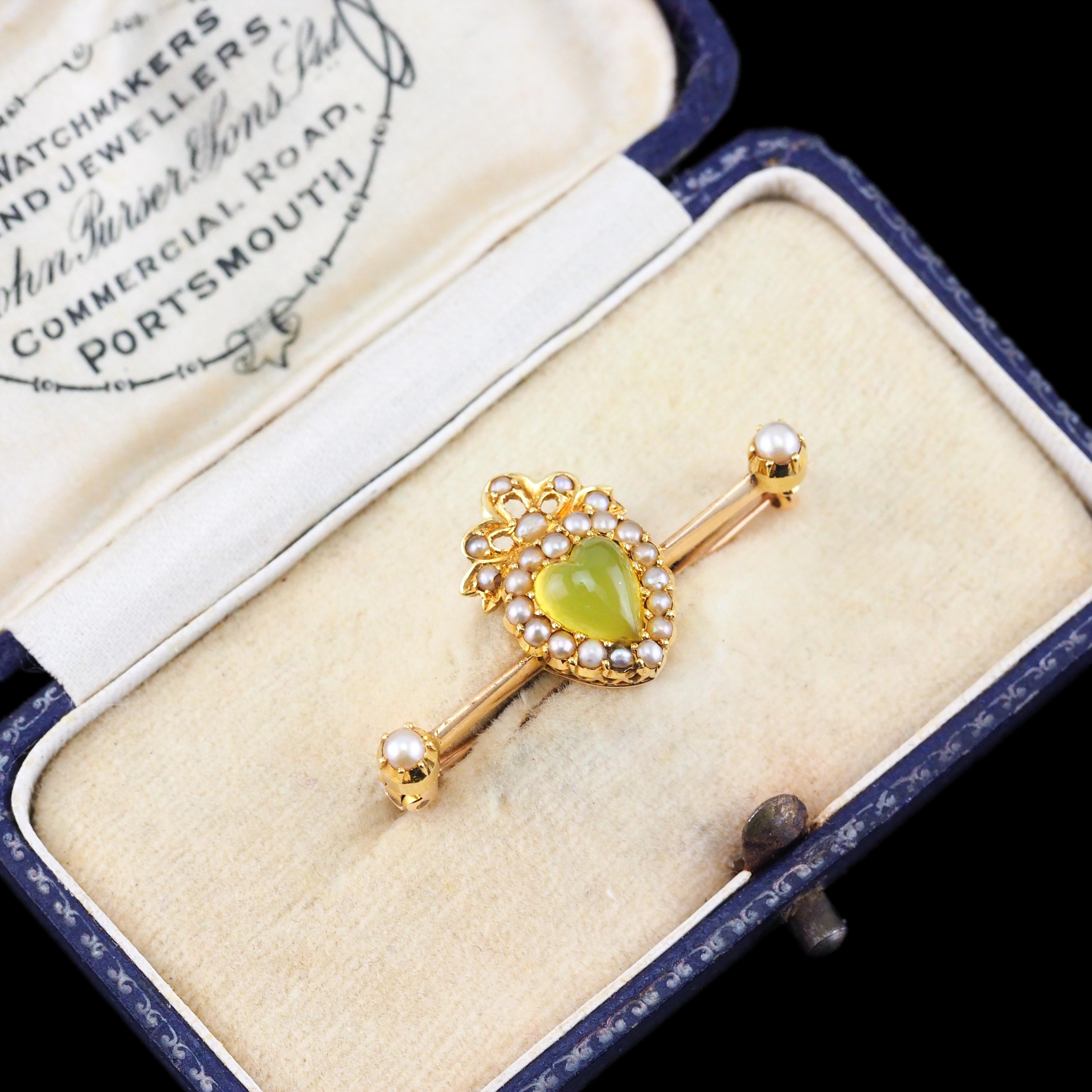 Broche victorienne ancienne en calcédoine  Perles de rocaille en or 15K en forme de cœur c.1890 en vente 4