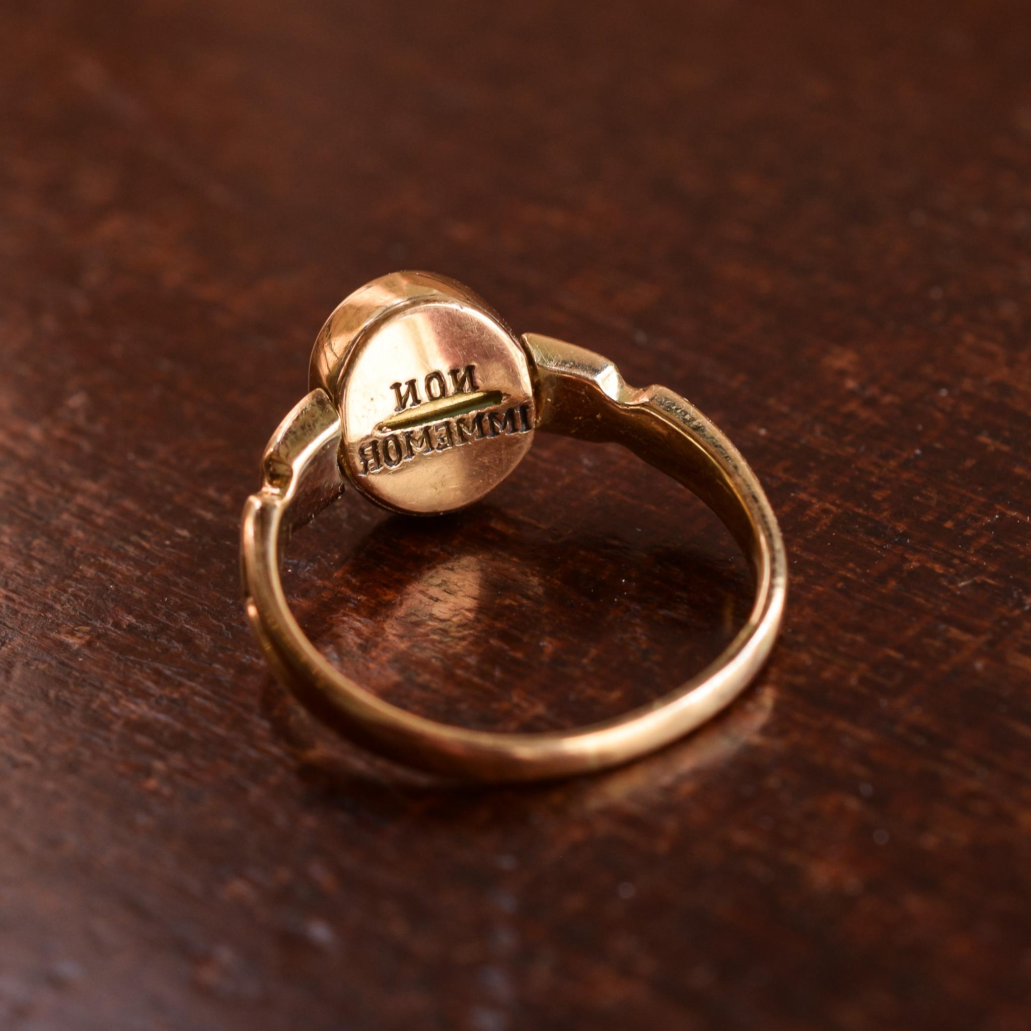 Women's or Men's Antique Victorian Chalcedony Heraldic Signet Ring