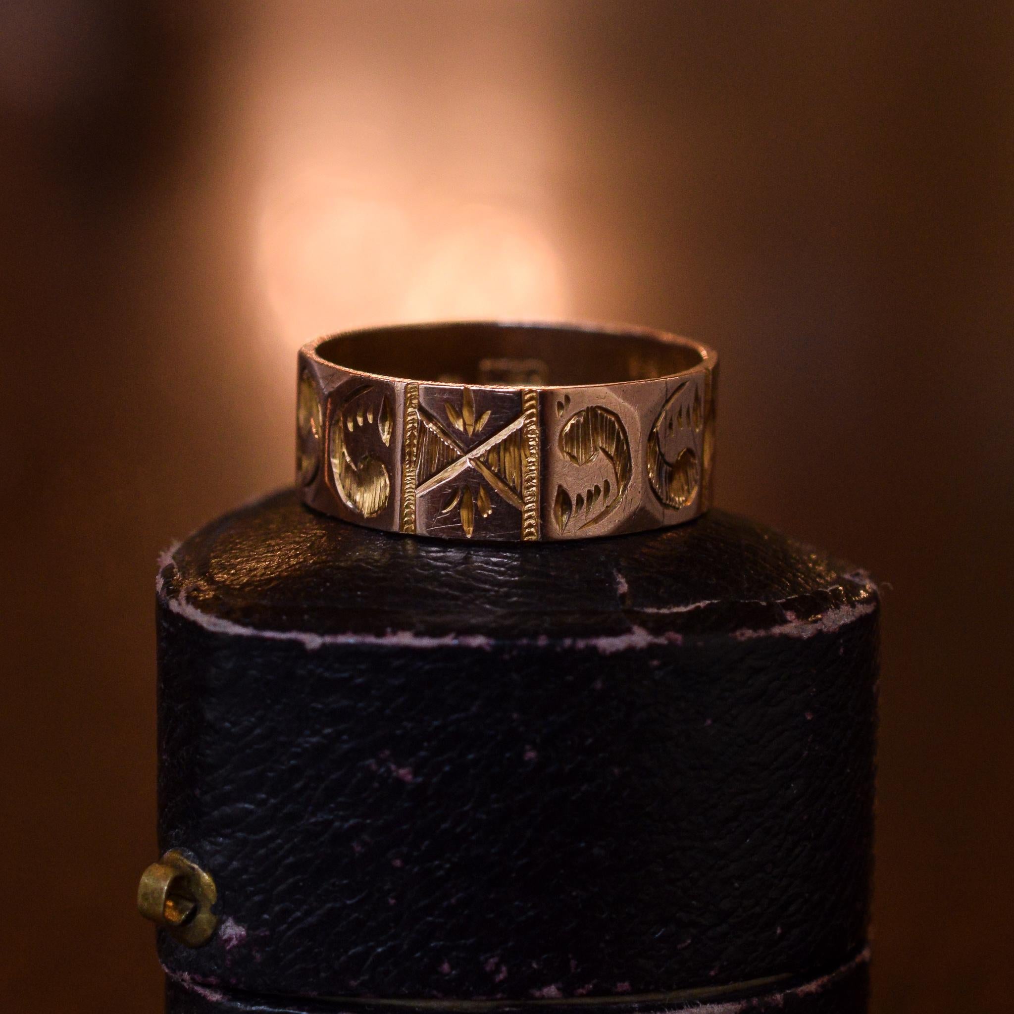 Antique Victorian Chased Gold Cigar Band Ring In Good Condition In Sale, Cheshire