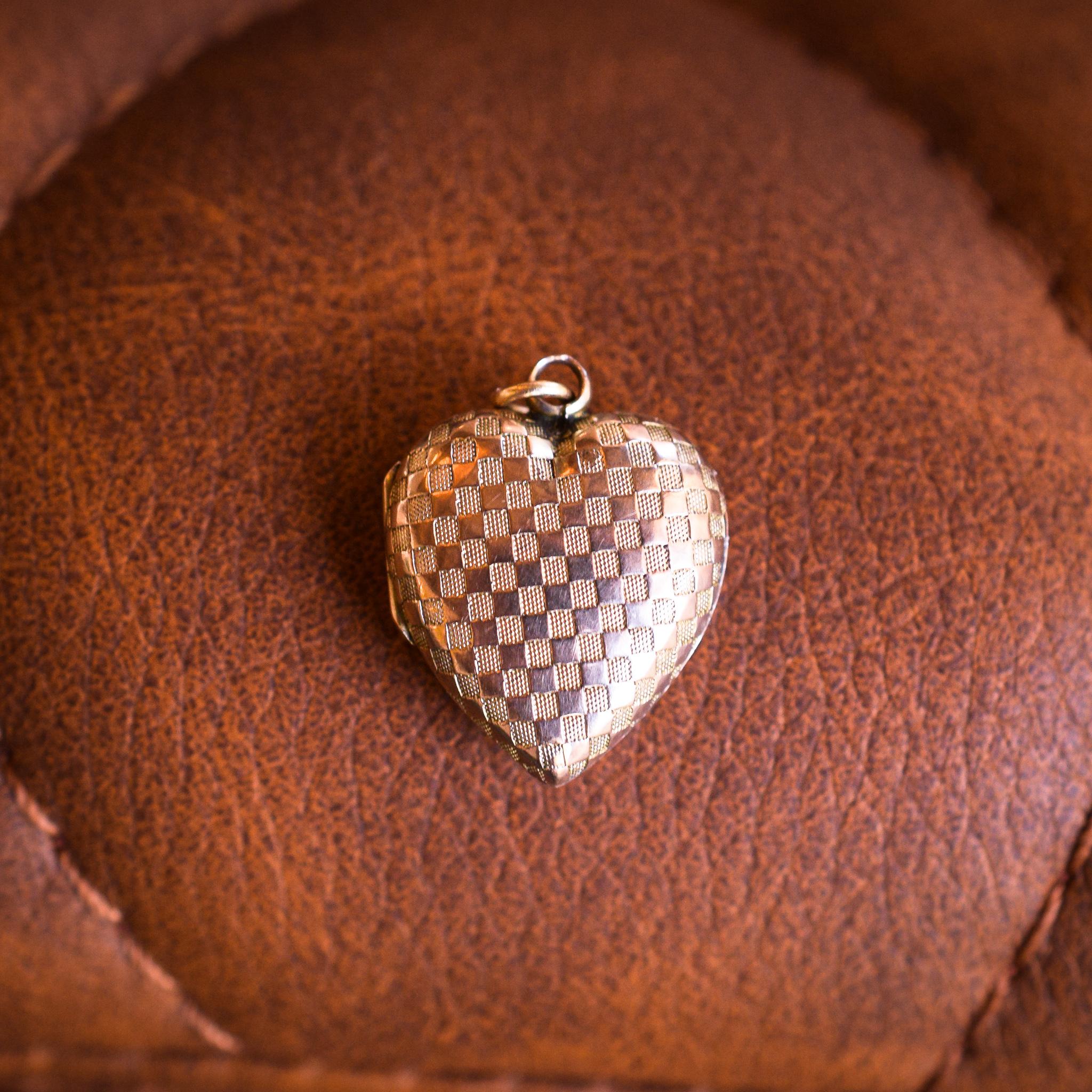 Women's Antique Victorian Chequerboard Heart Locket Pendant