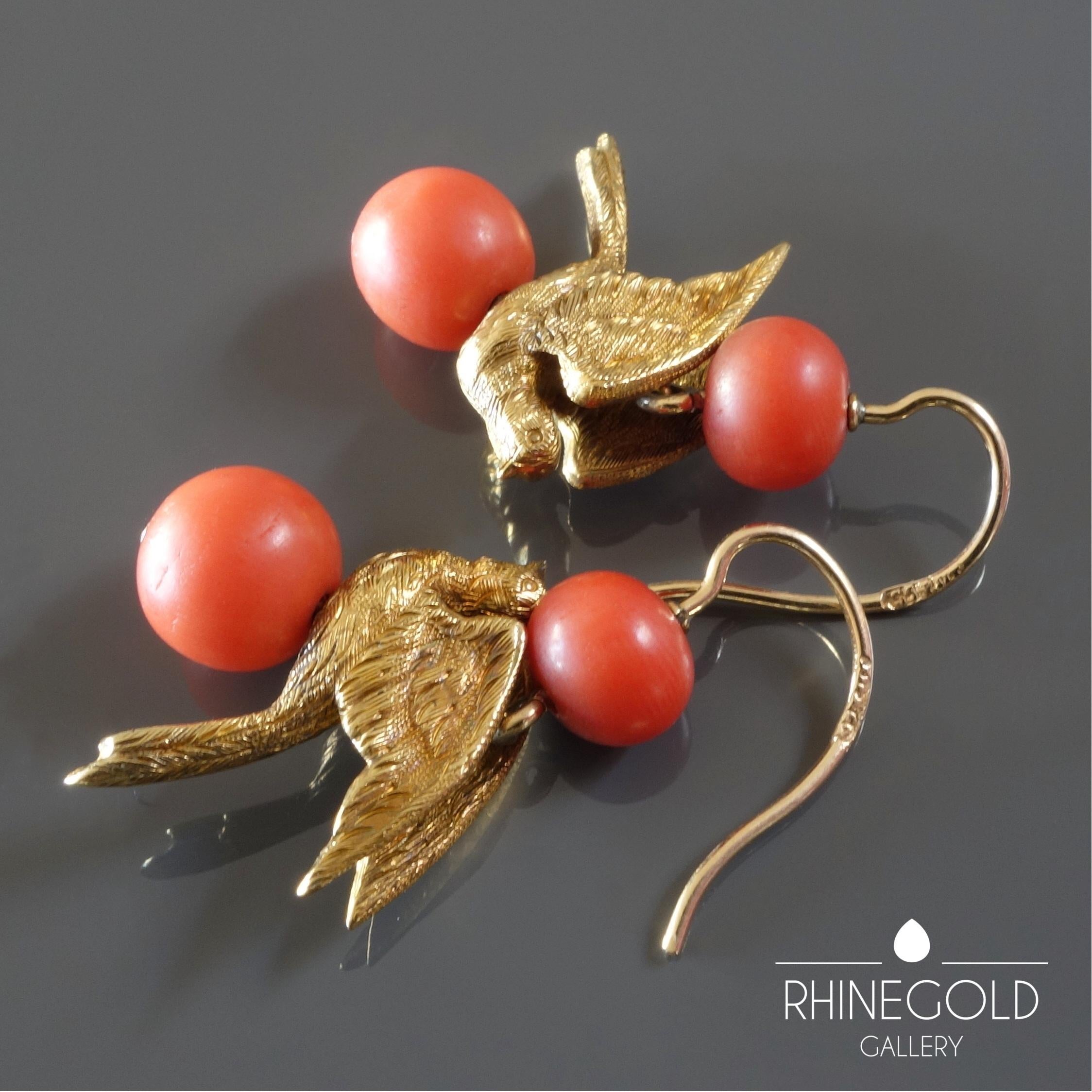 Antique Victorian Birds & Cherries Coral Gold Drop Earrings
14k gold, natural coral
L 3.1 cm (approx. 1 1/4”), W 1.85 cm (approx. 3/4”)
Marks: illegible marks on both hooks, all parts tested for 14k gold
Germany, 2nd half 19th century

A rare pair