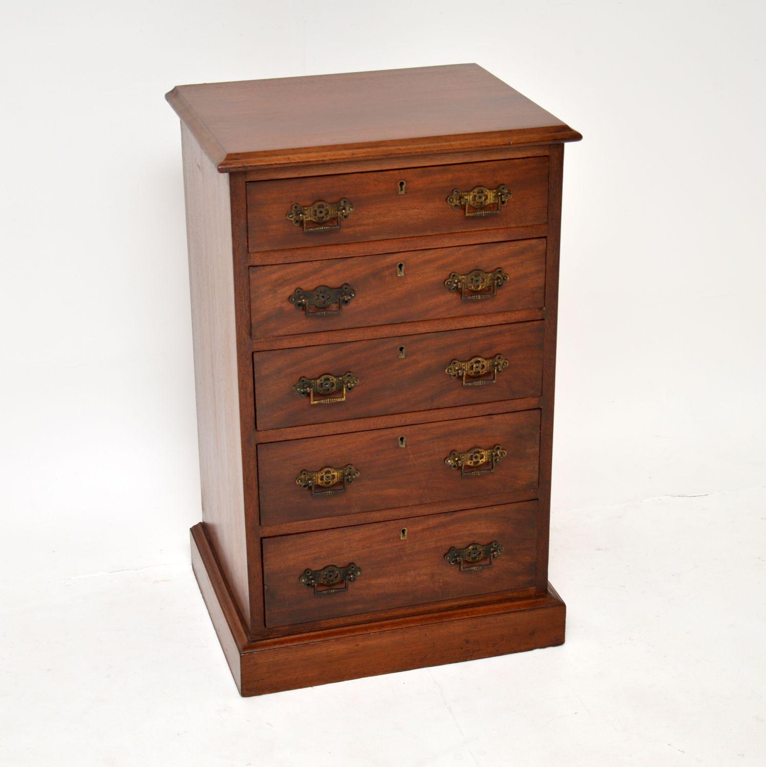 A charming and quite unusual Victorian period chest of drawers. This was made in England & it dates from around 1880-1890’s period.

The quality is amazing, with solid wood construction throughout. This is quite small and compact, it’s a very
