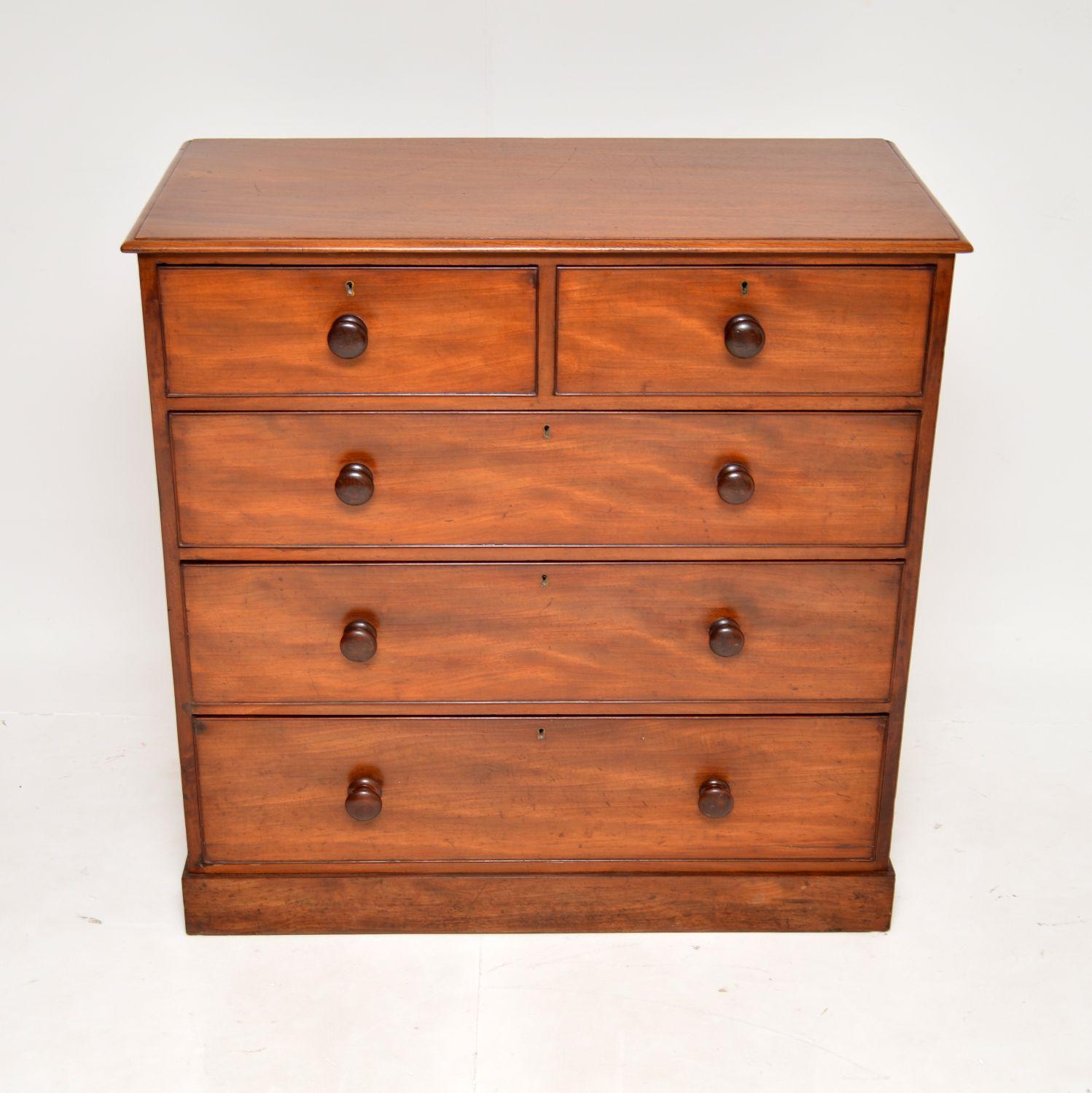 A superb antique Victorian chest of drawers. This was made in England, it dates from around the 1860-1880’s.

It is a great size and is extremely well made. There are five generous drawers with turned handles and fine hand cut dovetailed joints; all