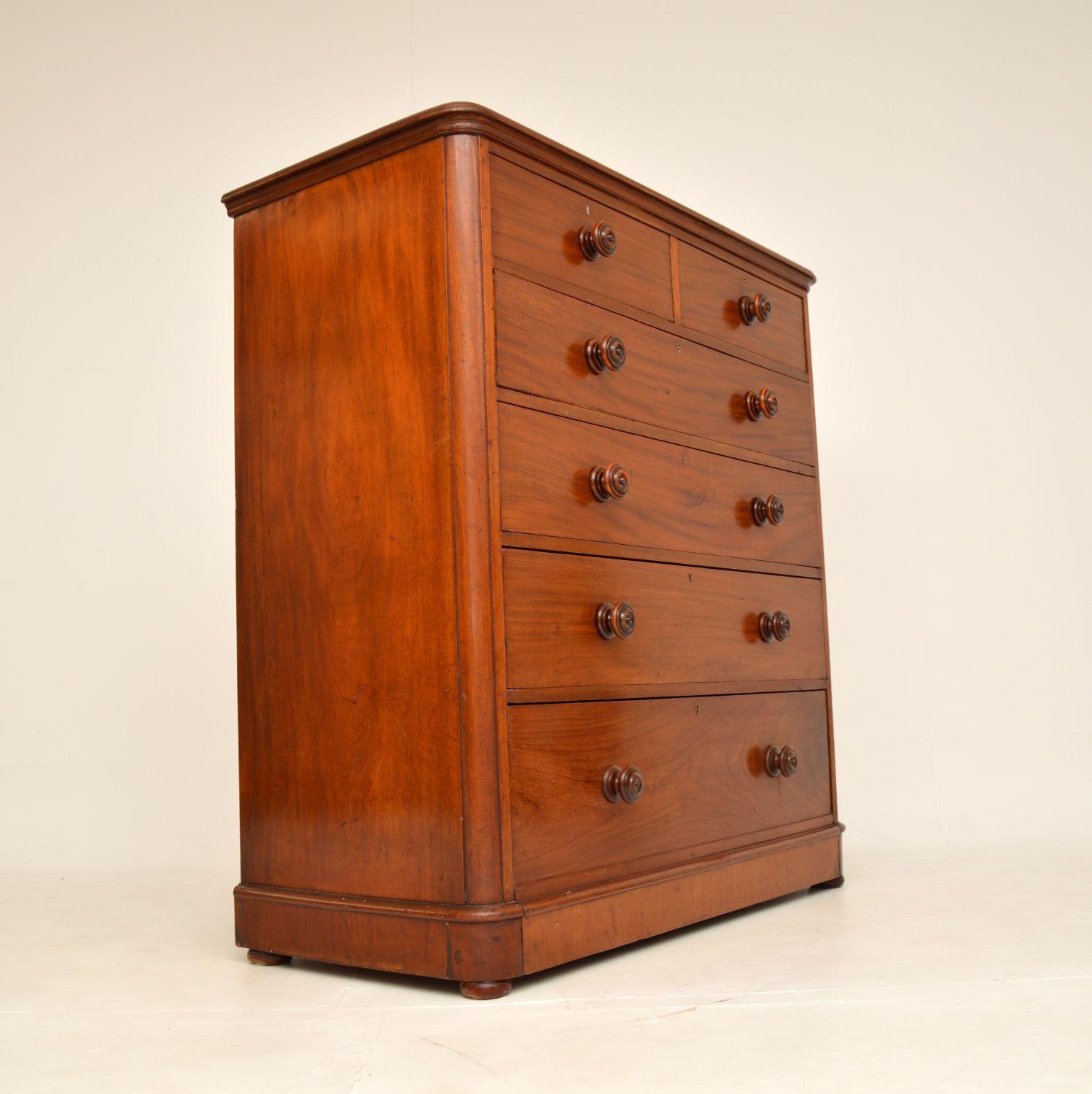 Antique Victorian Chest of Drawers In Good Condition For Sale In London, GB