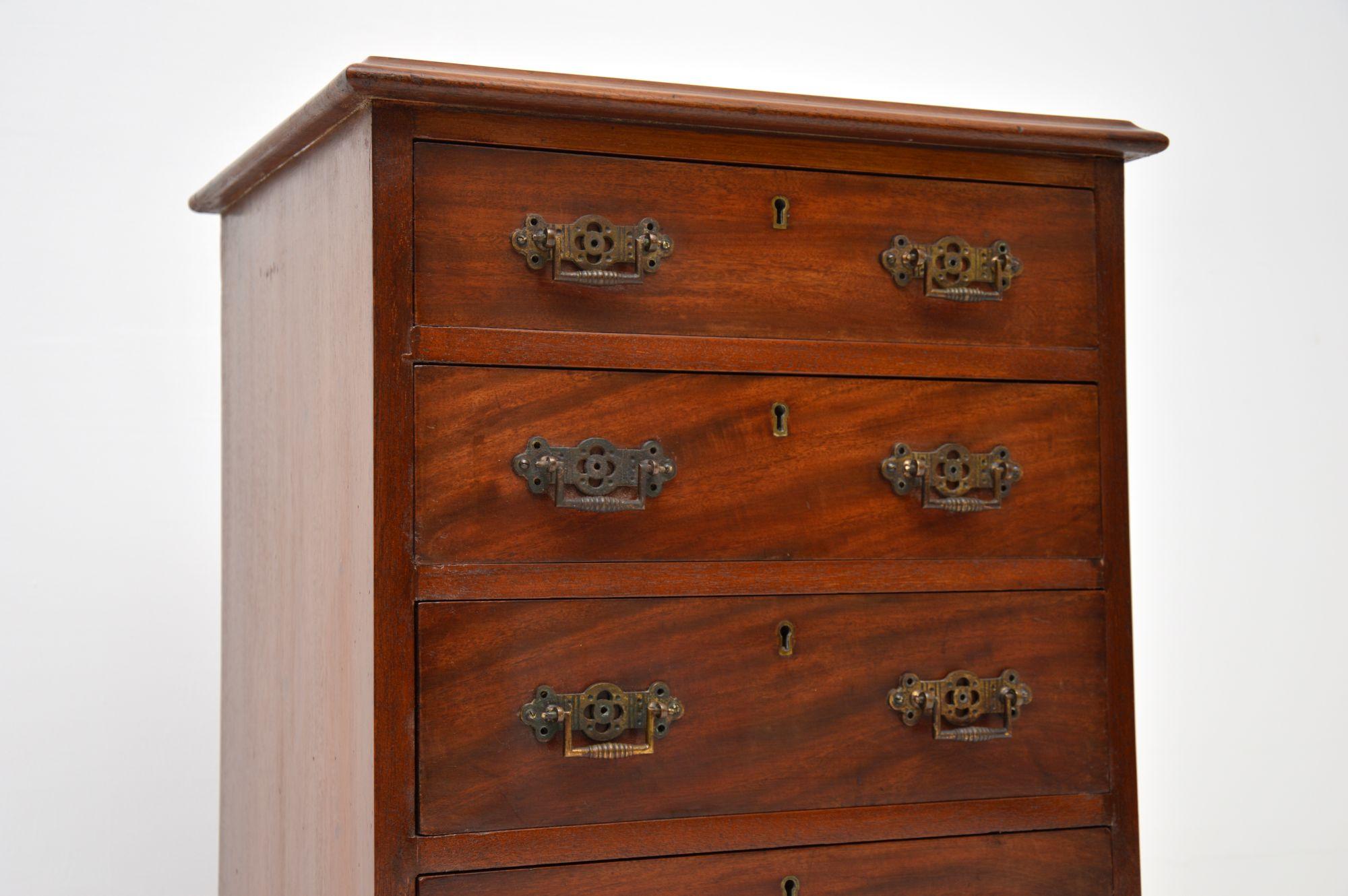 English Antique Victorian Chest of Drawers