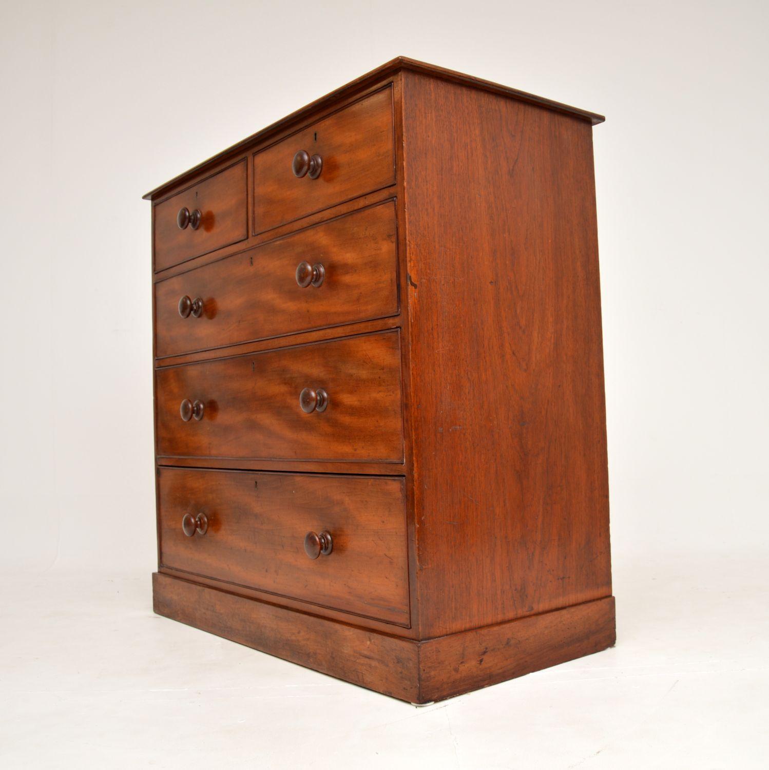 Antique Victorian Chest of Drawers In Good Condition In London, GB