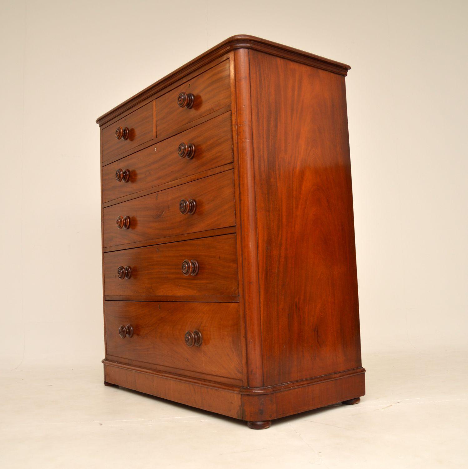 Mid-19th Century Antique Victorian Chest of Drawers For Sale