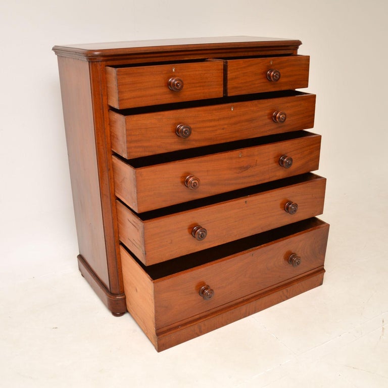 Antique Victorian Chest of Drawers For Sale at 1stDibs