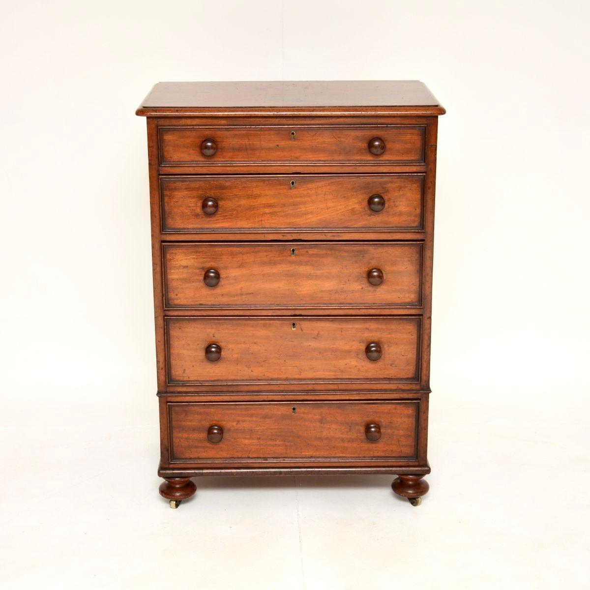 Antique Victorian Chest of Drawers In Good Condition For Sale In London, GB
