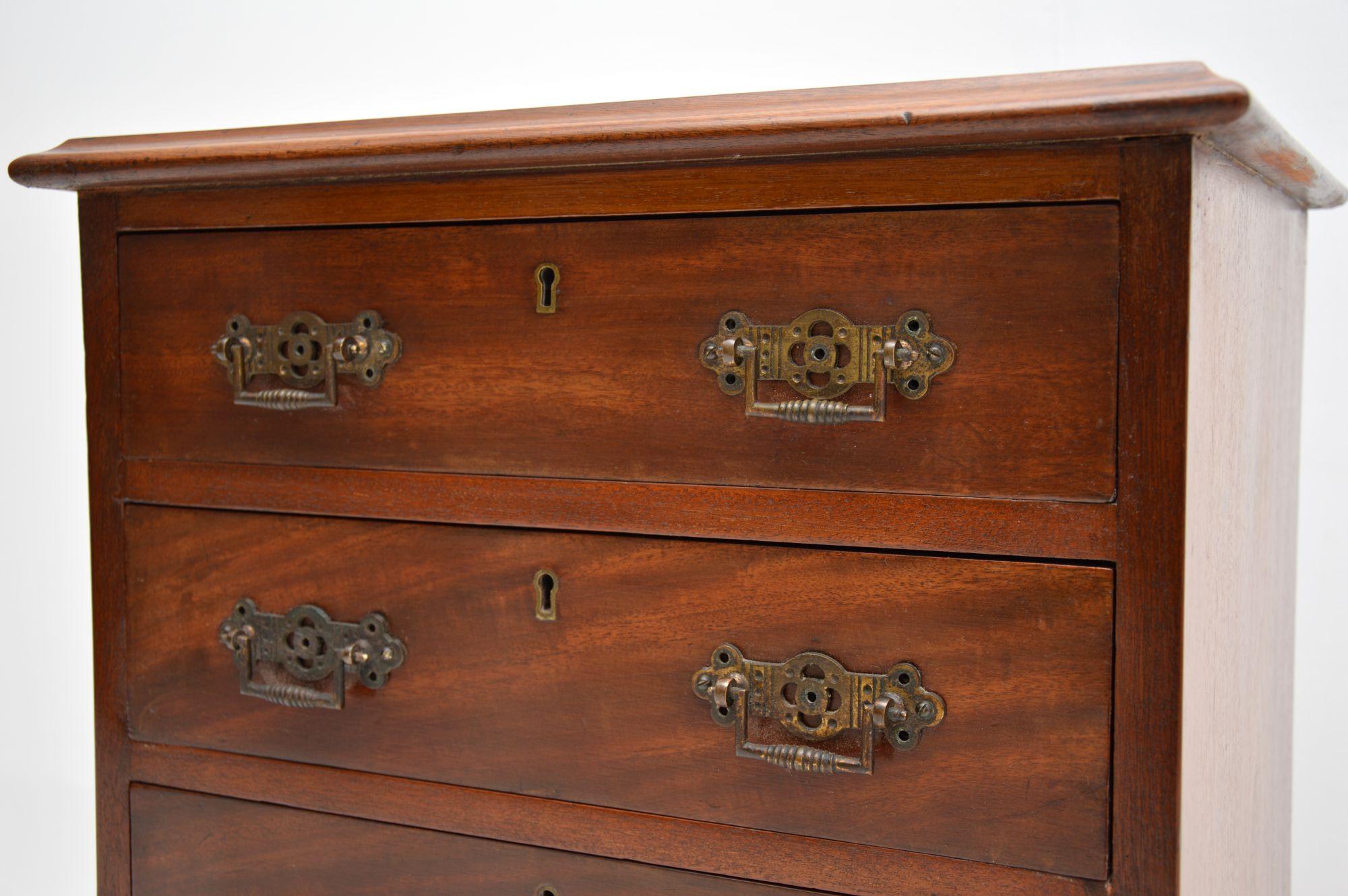 Late 19th Century Antique Victorian Chest of Drawers