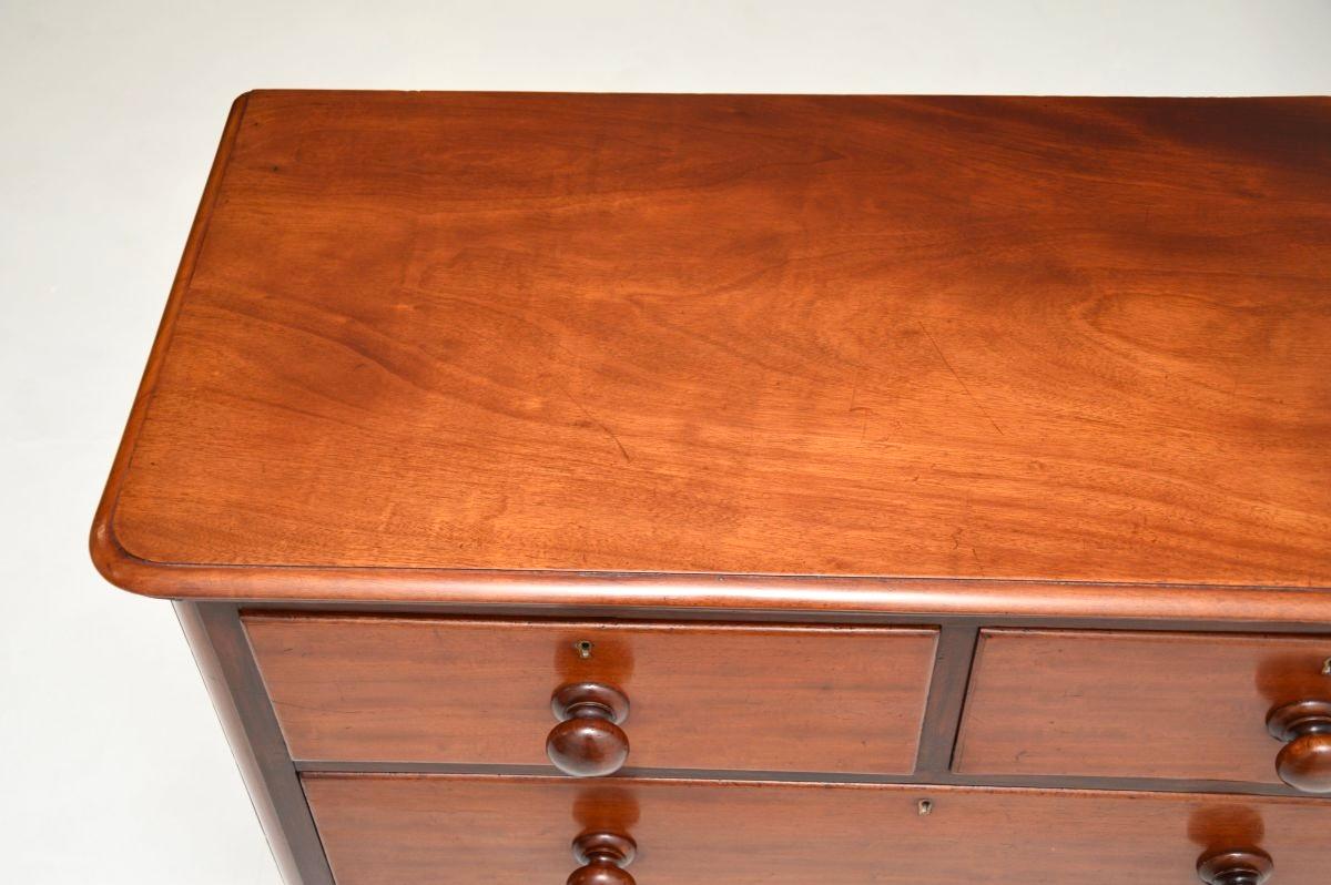 Antike viktorianische Kommode (Holz) im Angebot