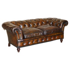 Canapé Victorien antique Chesterfield en cuir marron touffeté Coussins garnis de plumes