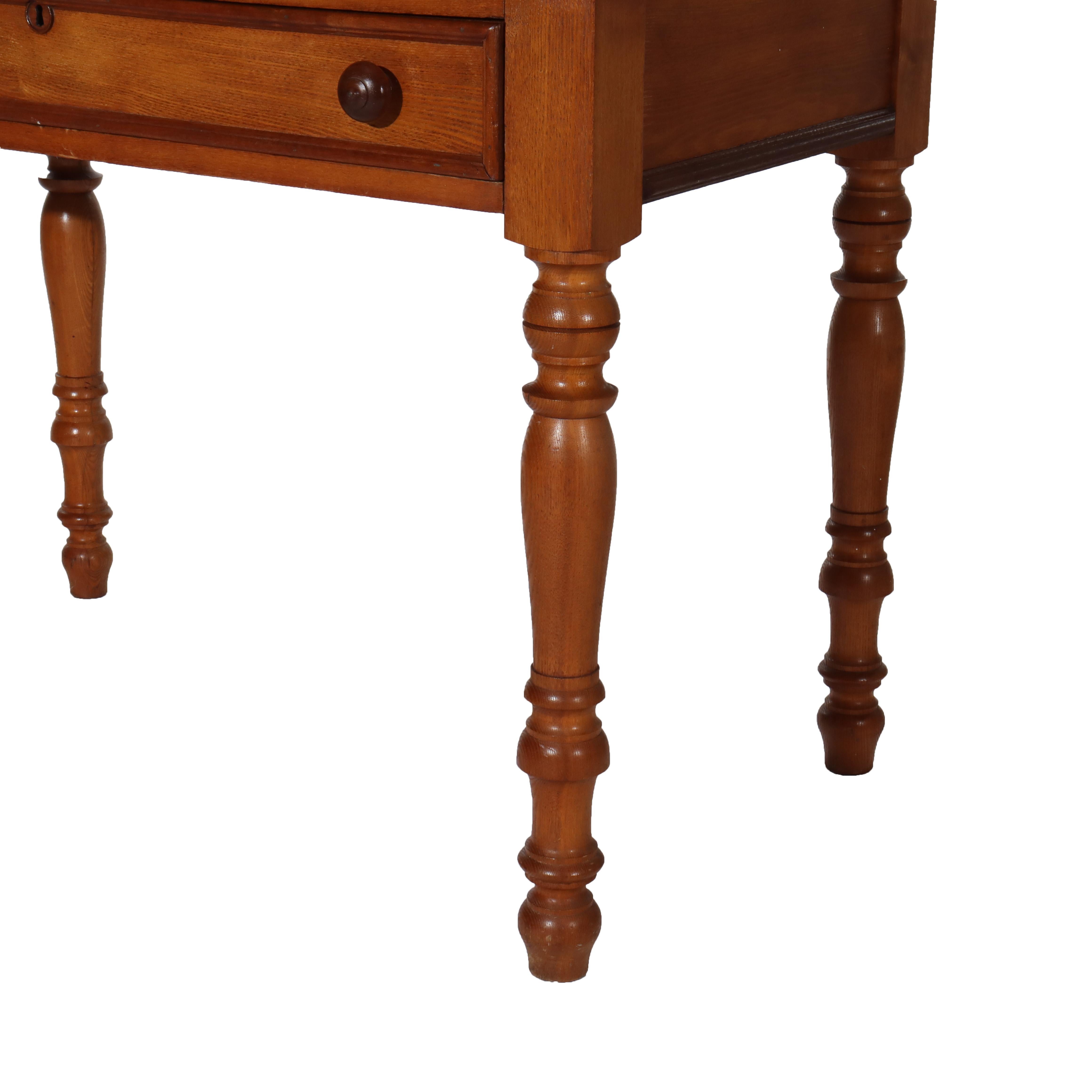 Ancien bureau victorien en châtaignier et en noyer à façade en forme de goutte d'eau C1890

Mesures - 54 1/8