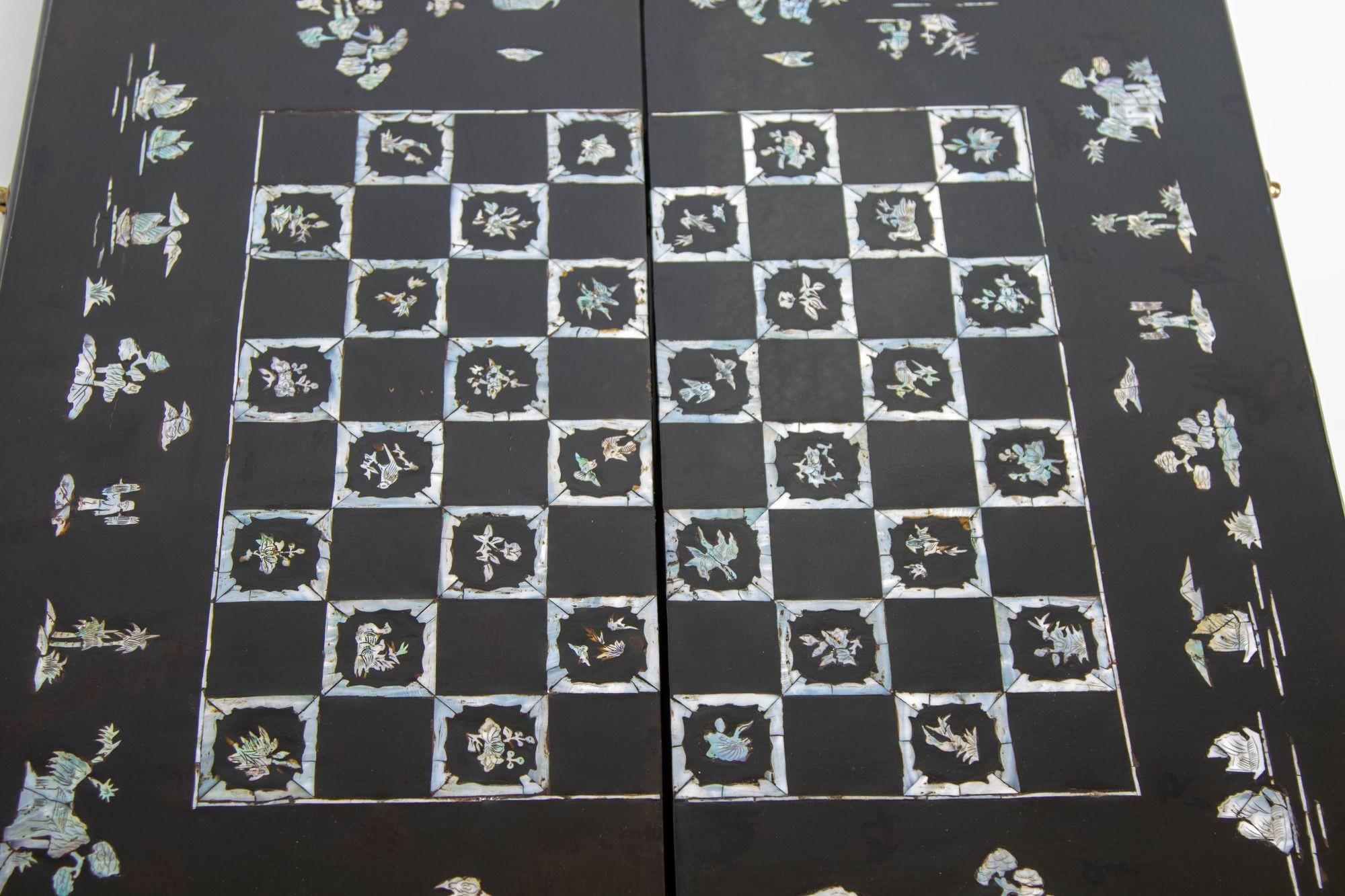 Antike viktorianische chinesische schwarz lackierte, schwarz lackierte und Perlmutt-Intarsien-Spielkästchen im Angebot 3