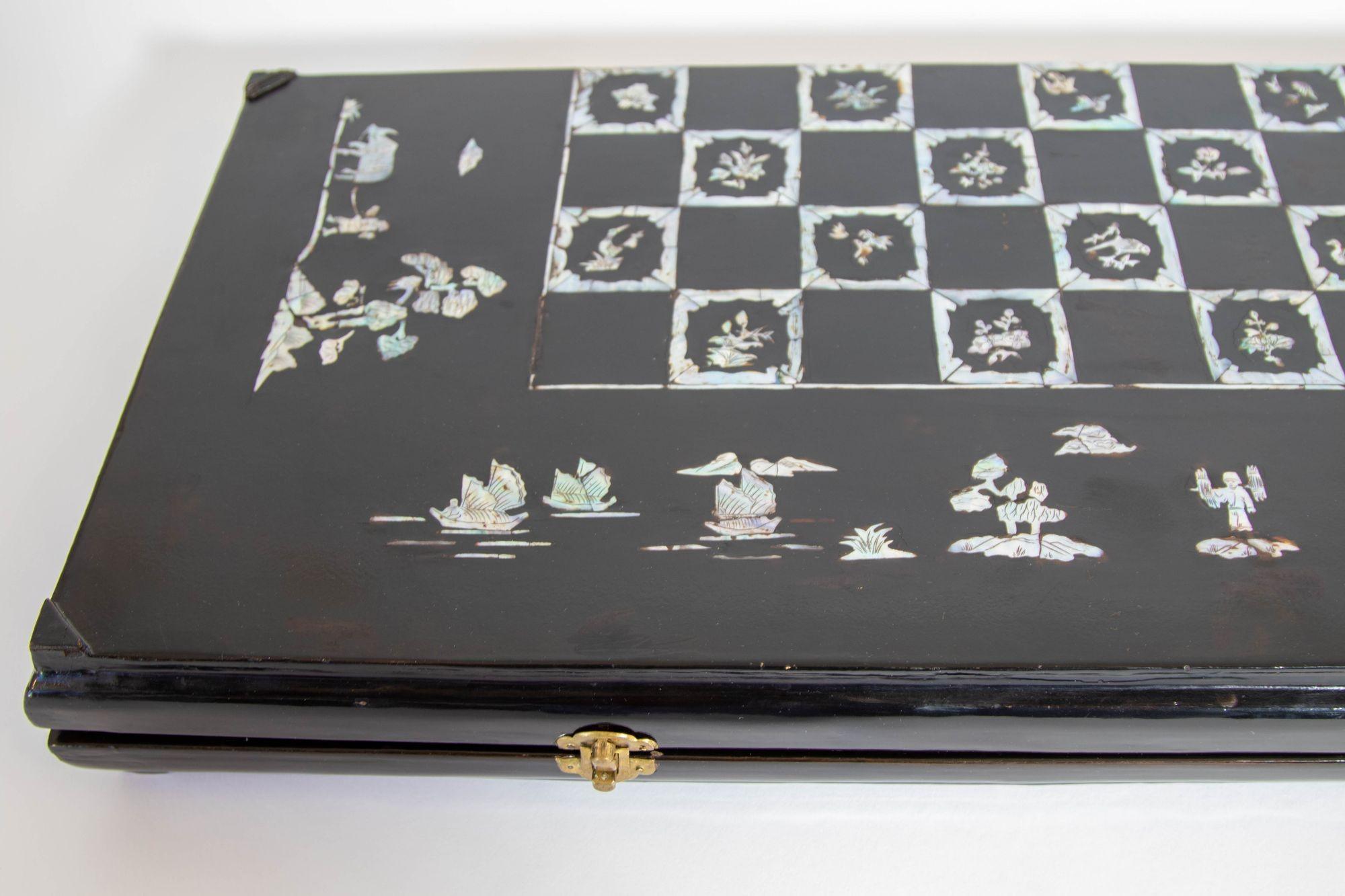 Antike viktorianische chinesische schwarz lackierte, schwarz lackierte und Perlmutt-Intarsien-Spielkästchen im Angebot 4
