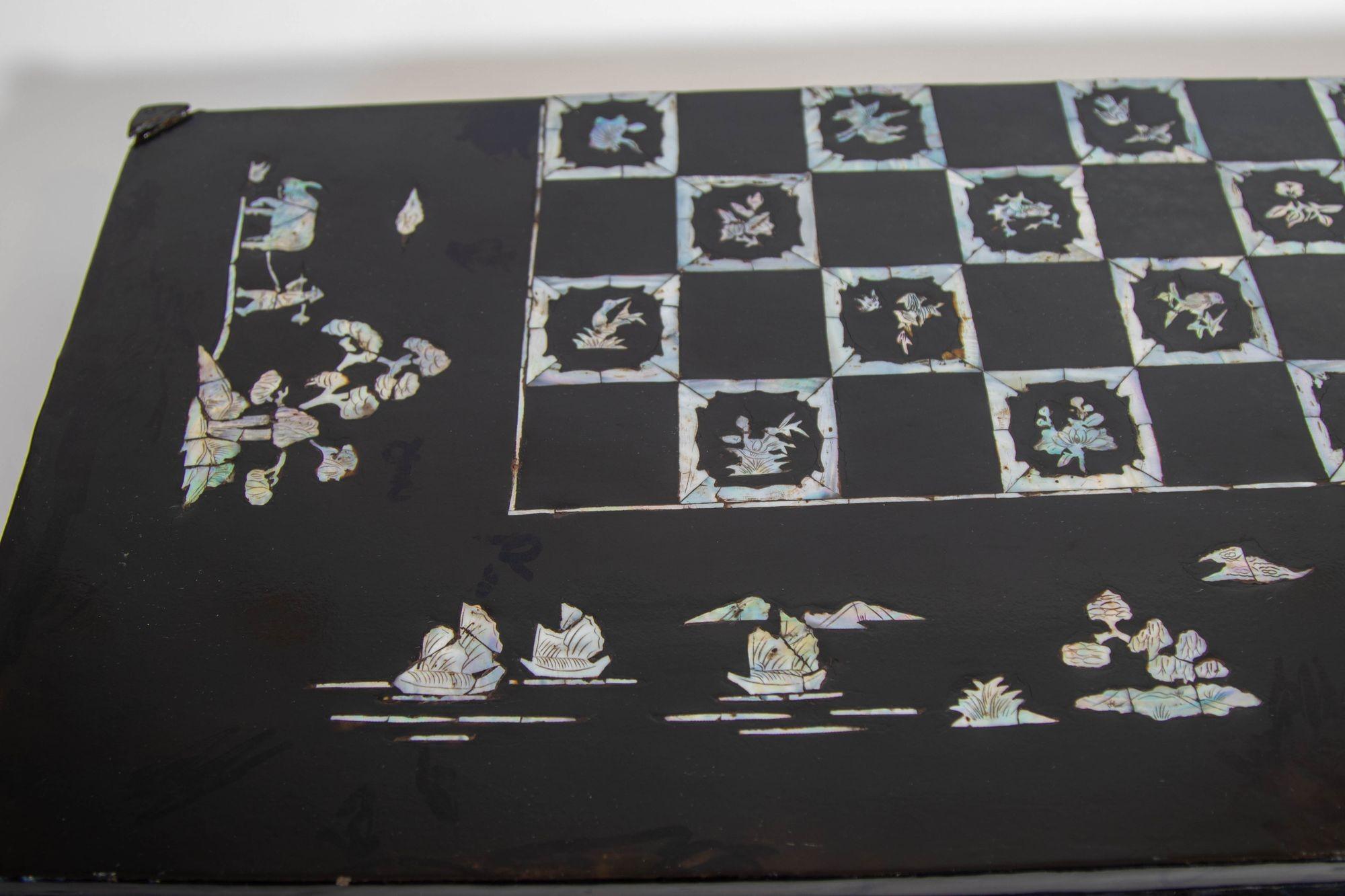 Antike viktorianische chinesische schwarz lackierte, schwarz lackierte und Perlmutt-Intarsien-Spielkästchen im Angebot 6
