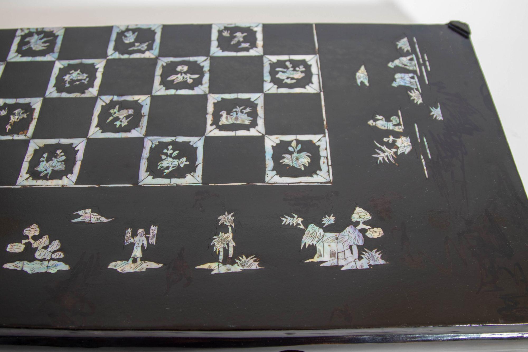 Antike viktorianische chinesische schwarz lackierte, schwarz lackierte und Perlmutt-Intarsien-Spielkästchen im Angebot 8