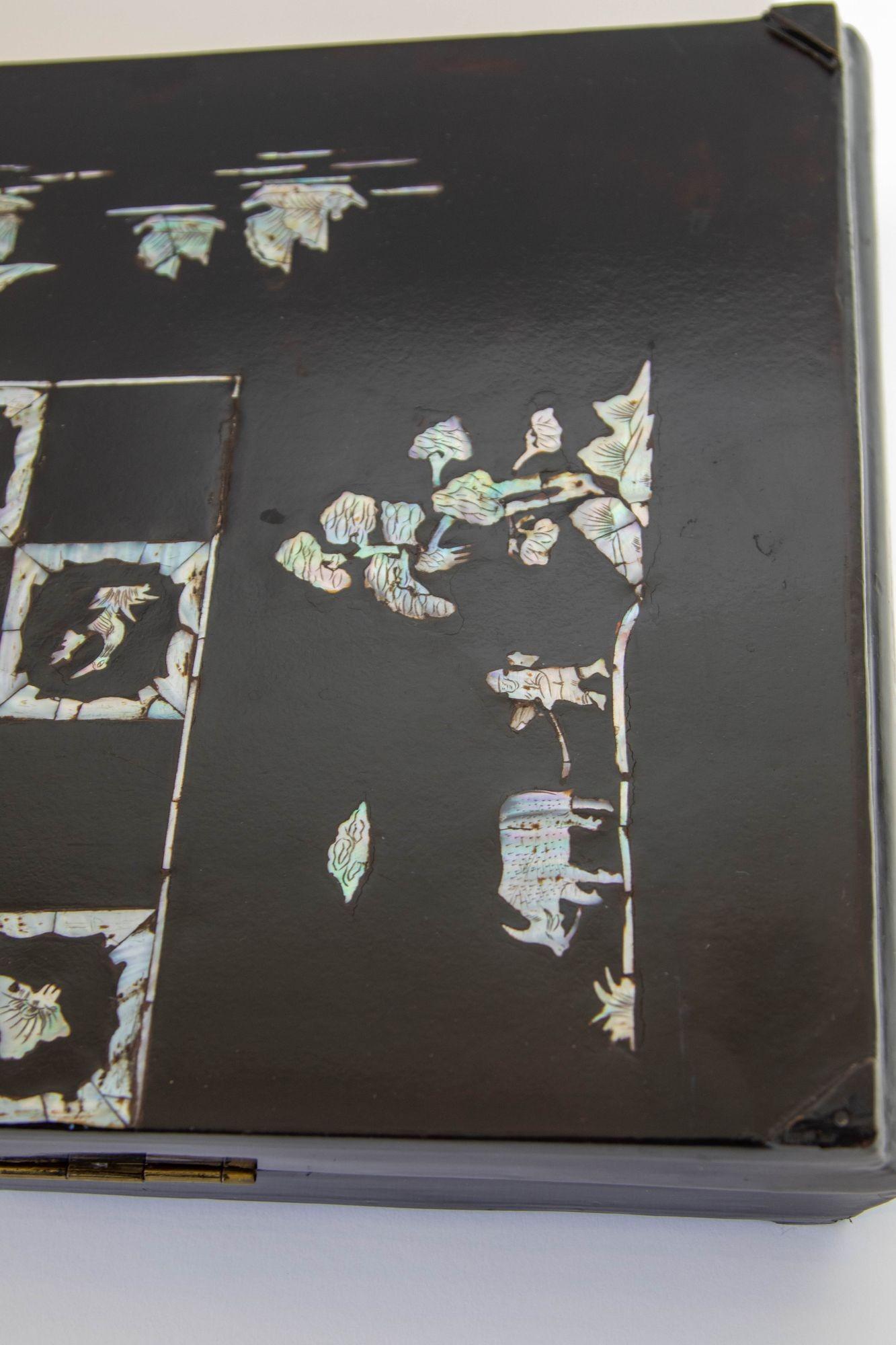Antike viktorianische chinesische schwarz lackierte, schwarz lackierte und Perlmutt-Intarsien-Spielkästchen (Abalone) im Angebot