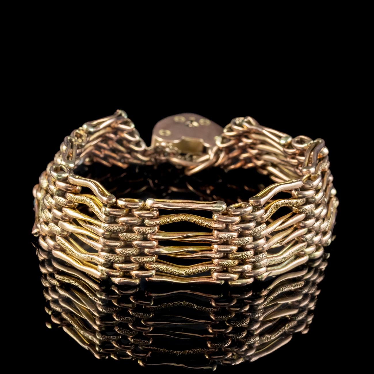 Antikes viktorianisches Chunky Gate Armband aus 9 Karat Gold mit Herzanhänger im Zustand „Gut“ im Angebot in Kendal, GB