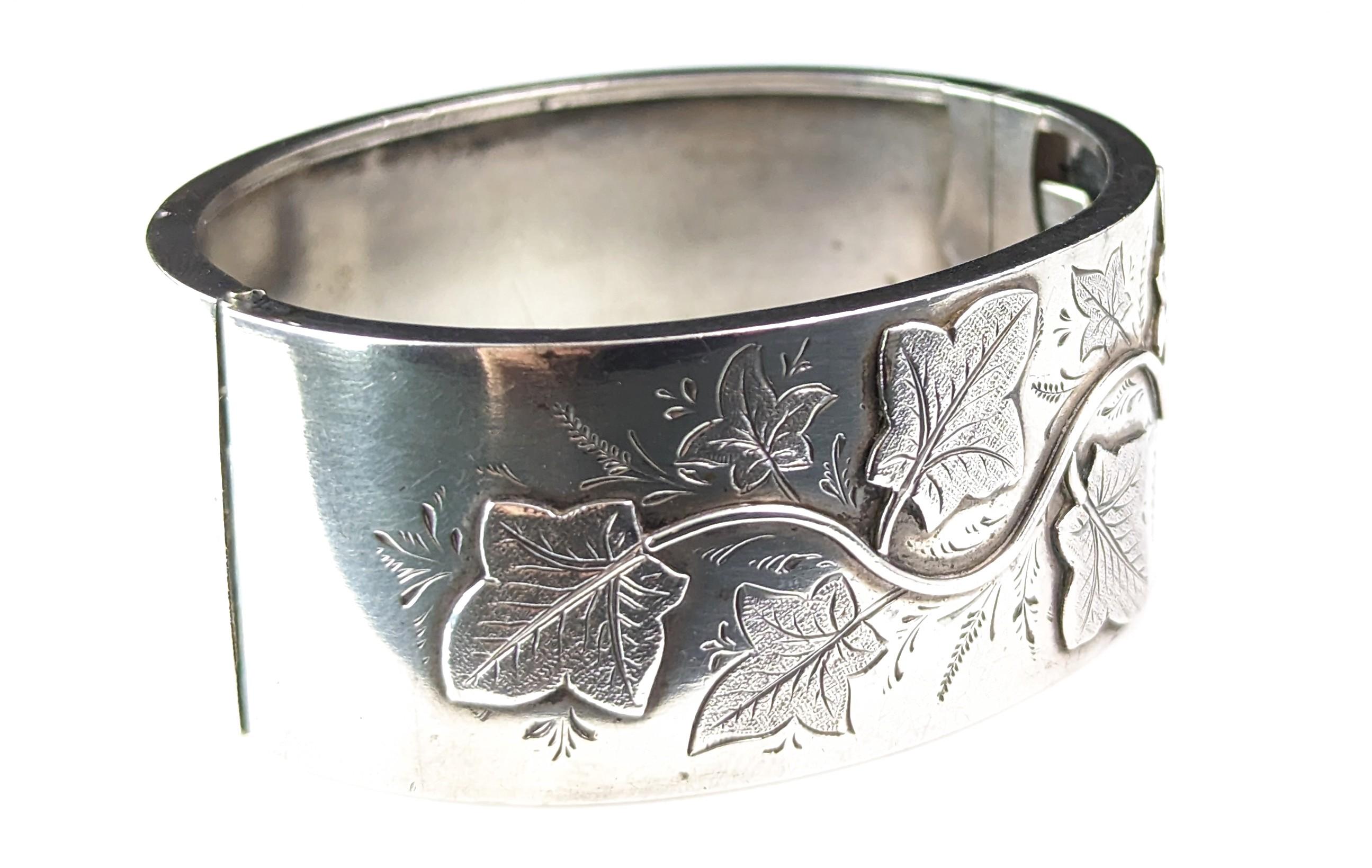 Antique Victorian chunky silver bangle, Ivy leaf  For Sale 1