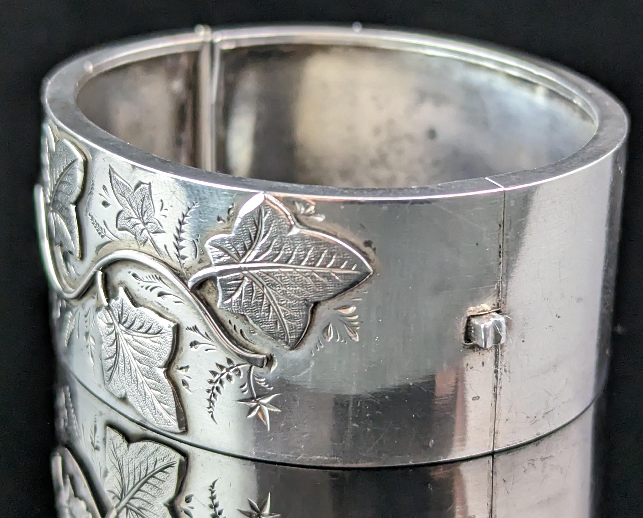 Antique Victorian chunky silver bangle, Ivy leaf  For Sale 5