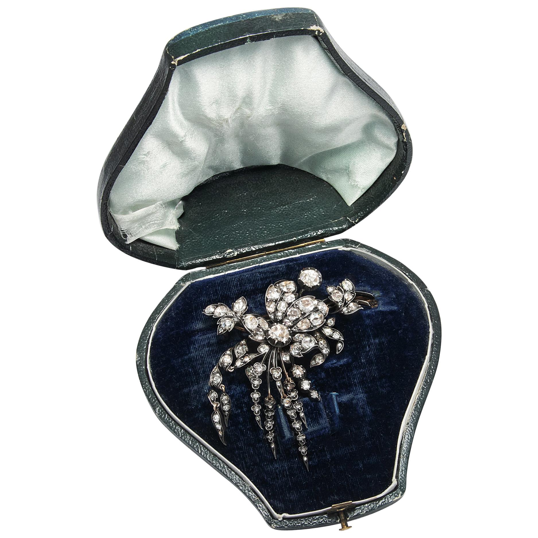 Antique Victorian circa 1850, 5.00 Ct Diamond Floral Corsage Brooch En Pampille For Sale