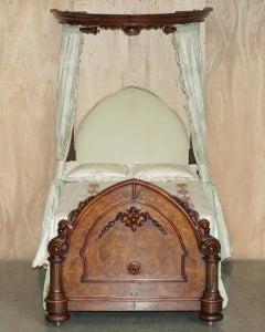 ANTIQUE VICTORIAN CIRCA 1860 HAND CARVED BURR WALNUT HALF TESTER CANOPY BEd