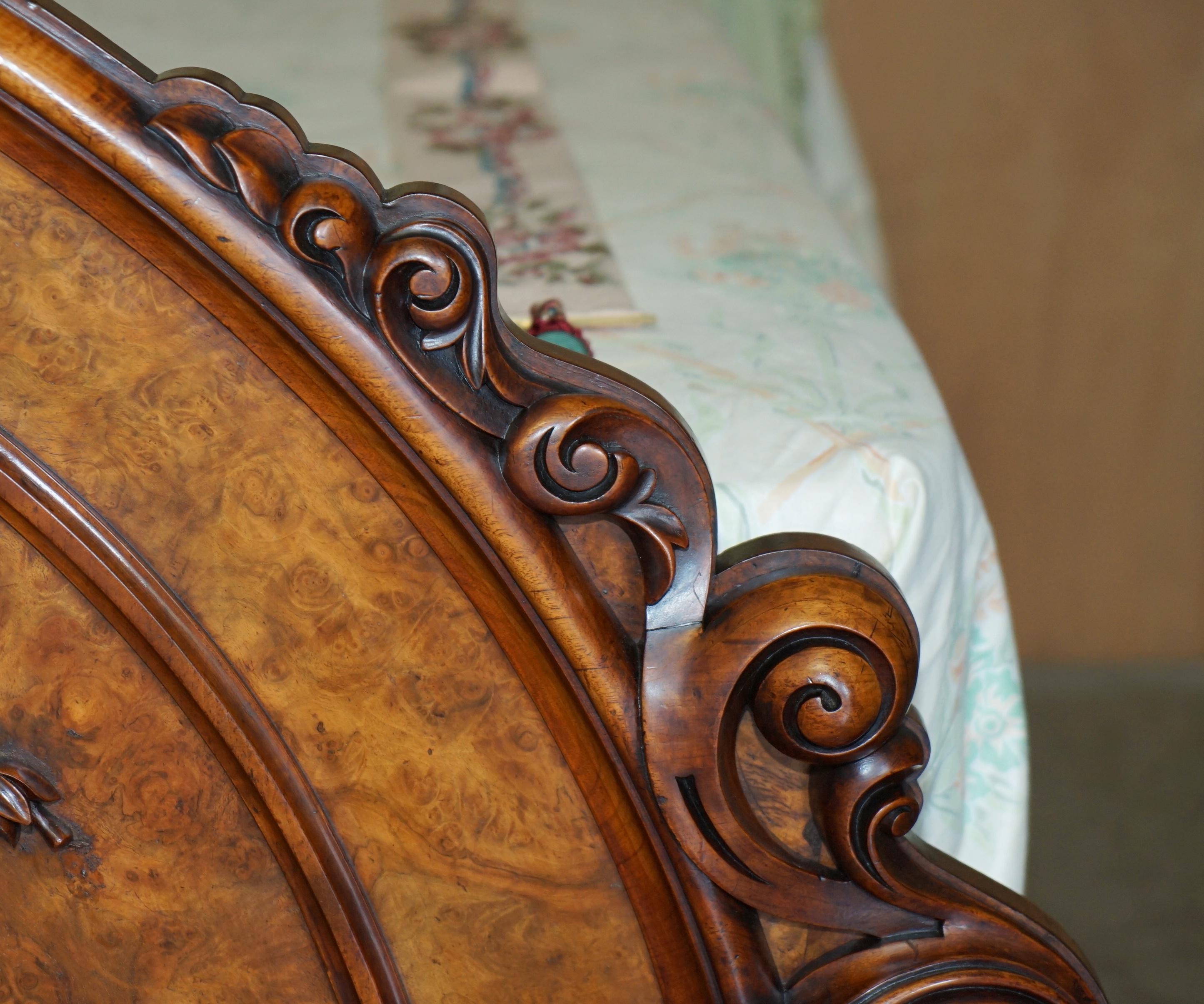Hand-Crafted ANTIQUE VICTORIAN CIRCA 1860 HAND CARVED BURR WALNUT HALF TESTER CANOPY BEd For Sale