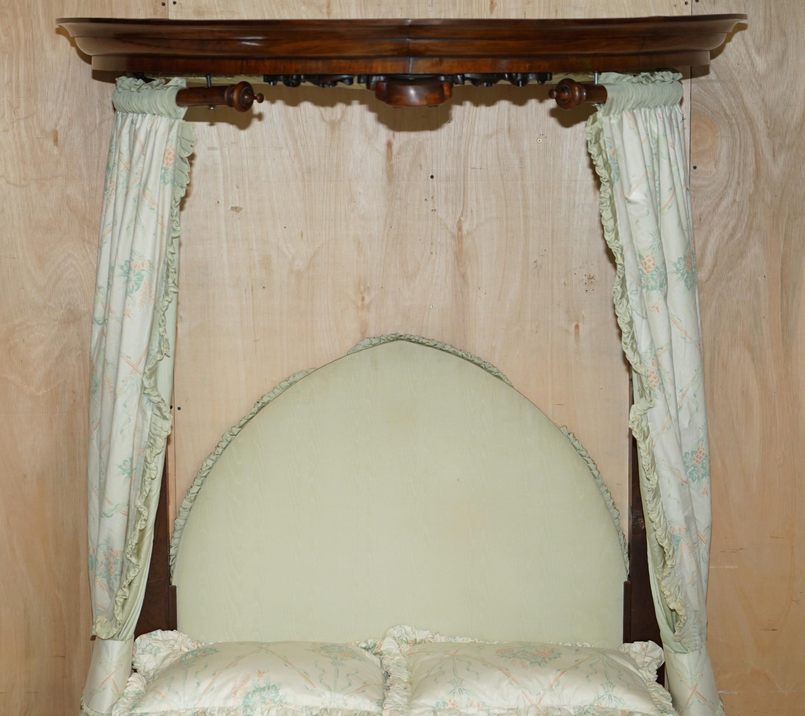 ANTIQUE VICTORIAN CIRCA 1860 HAND CARved BURR WALNUT HALF TESTER CANOPY BEd im Angebot 2