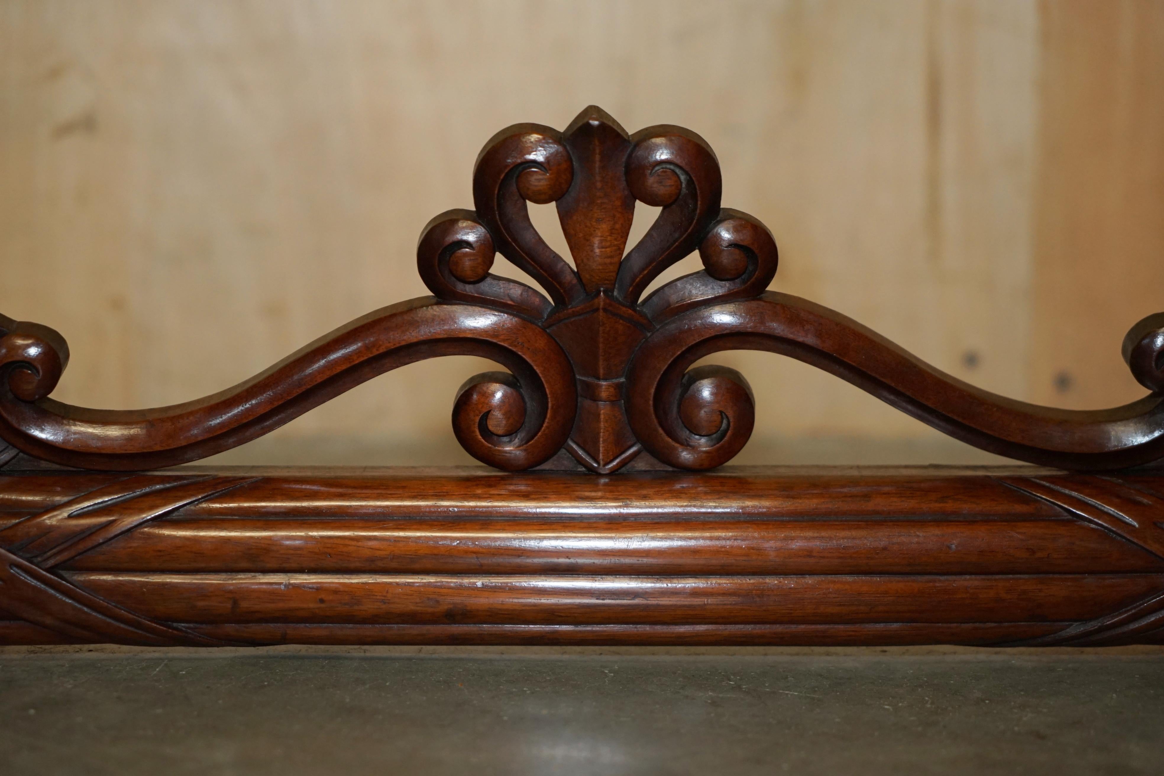 High Victorian ANTIQUE VICTORiAN CIRCA 1860 HAND CARVED CURTAIN WINDOW PELMET SUPER DECORATIVE For Sale