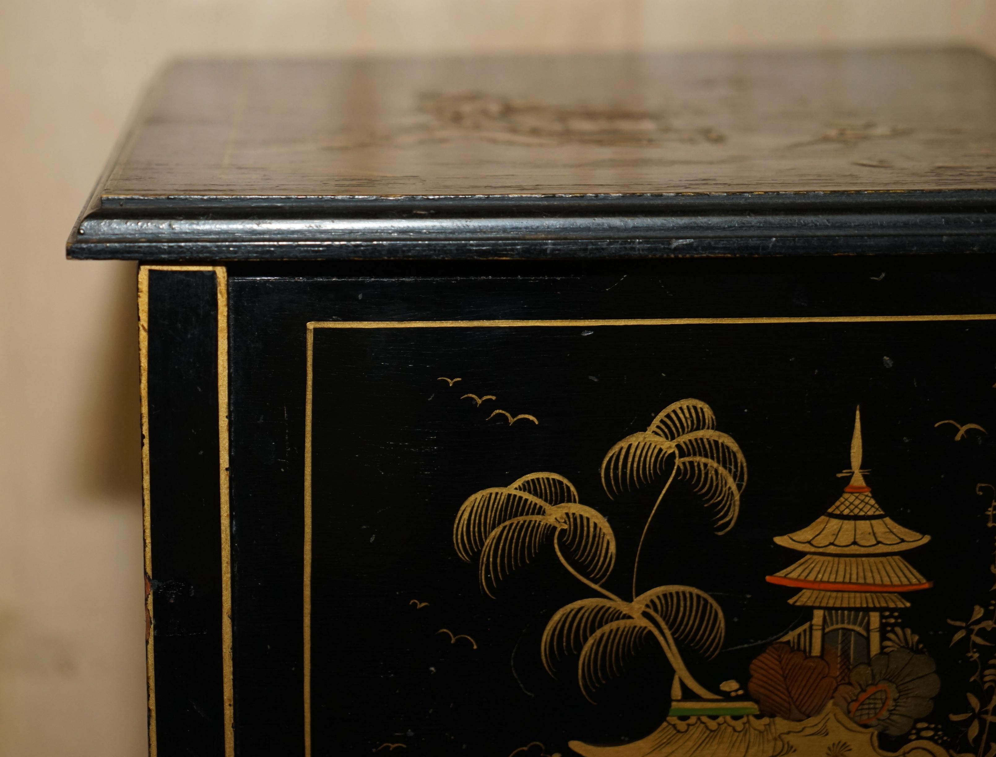 Antique Victorian circa 1880 Chinese Chinoiserie Lacquered Sewing Table Work Box For Sale 1
