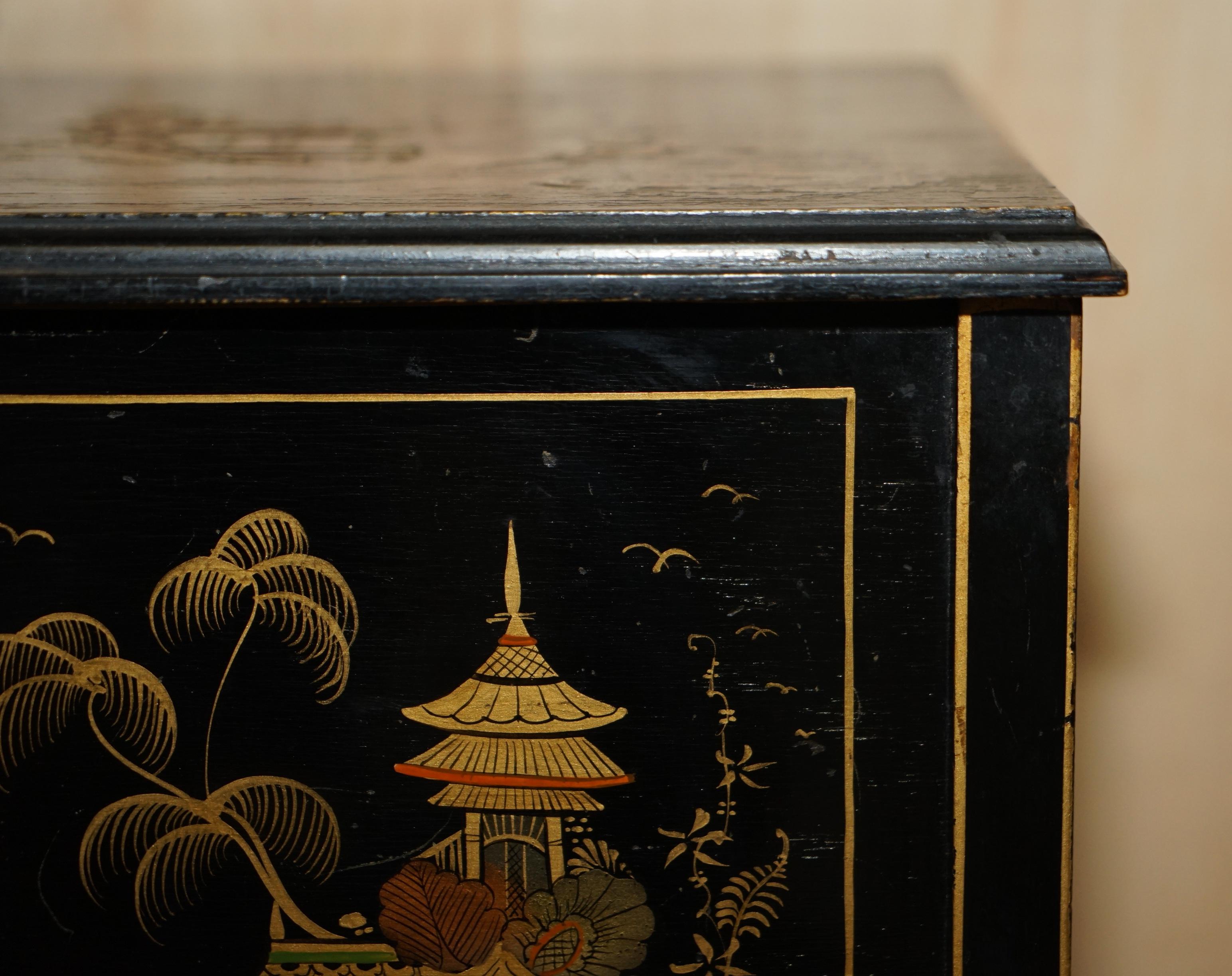 Antique Victorian circa 1880 Chinese Chinoiserie Lacquered Sewing Table Work Box For Sale 2
