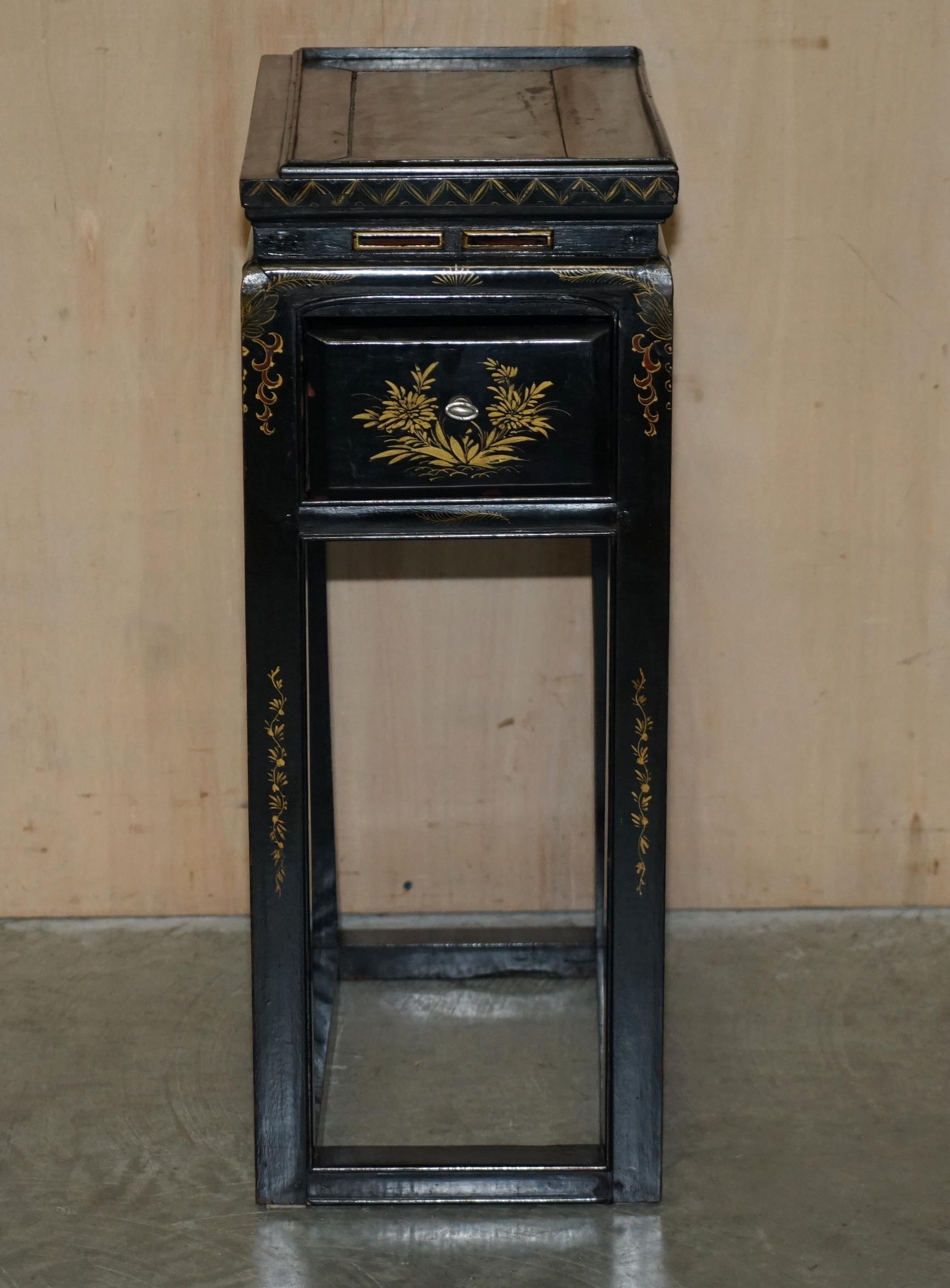  Royal House Antiques

Royal House Antiques is delighted to offer for sale this lovely circa 1880-1900 hand made Chinese Chinoiserie side end lamp table single drawer

Please note the delivery fee listed is just a guide, it covers within the M25