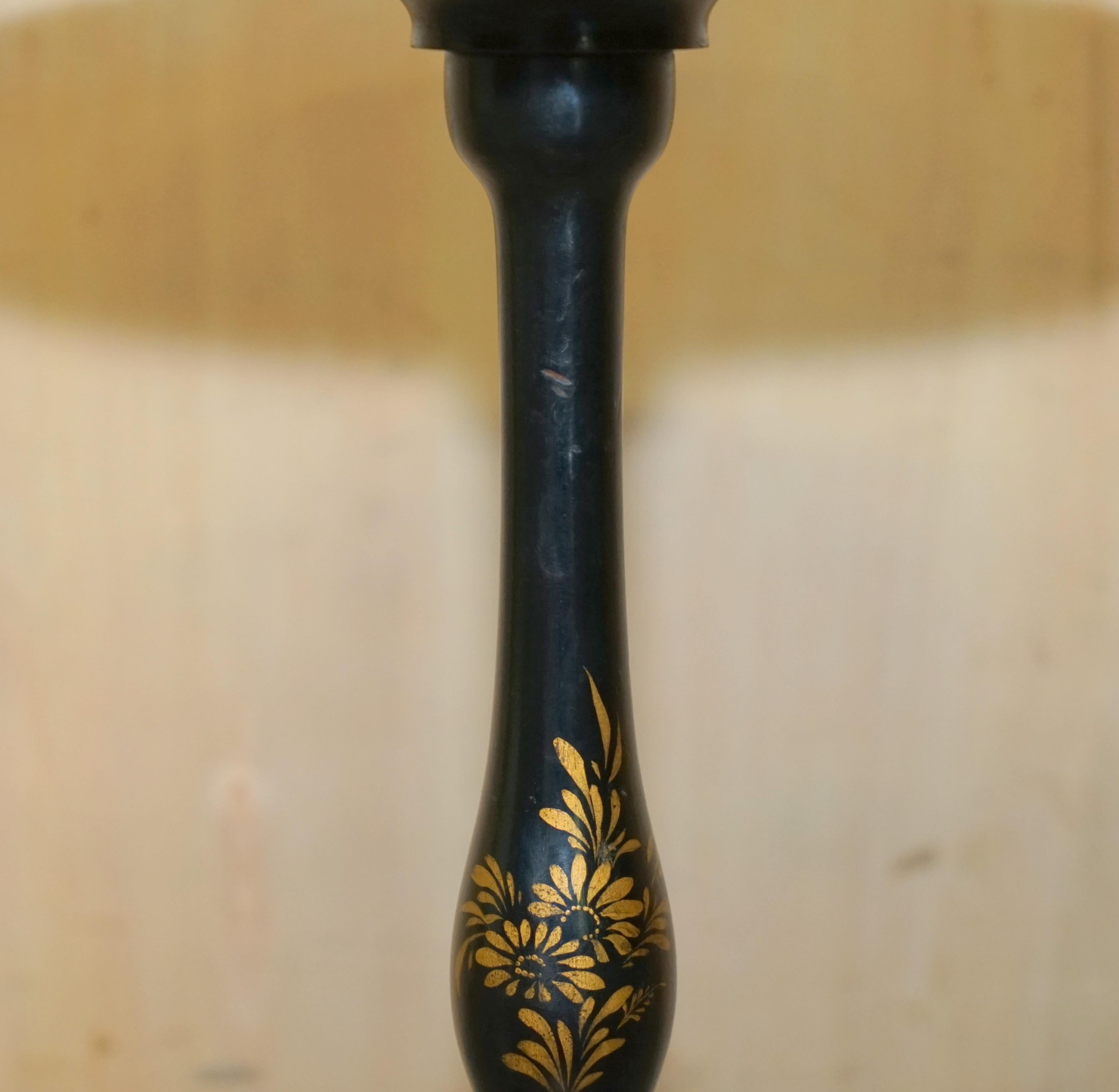 Antique Victorian circa 1880 Chinese Chinoiserie Lacquered Side End Lamp Table For Sale 1