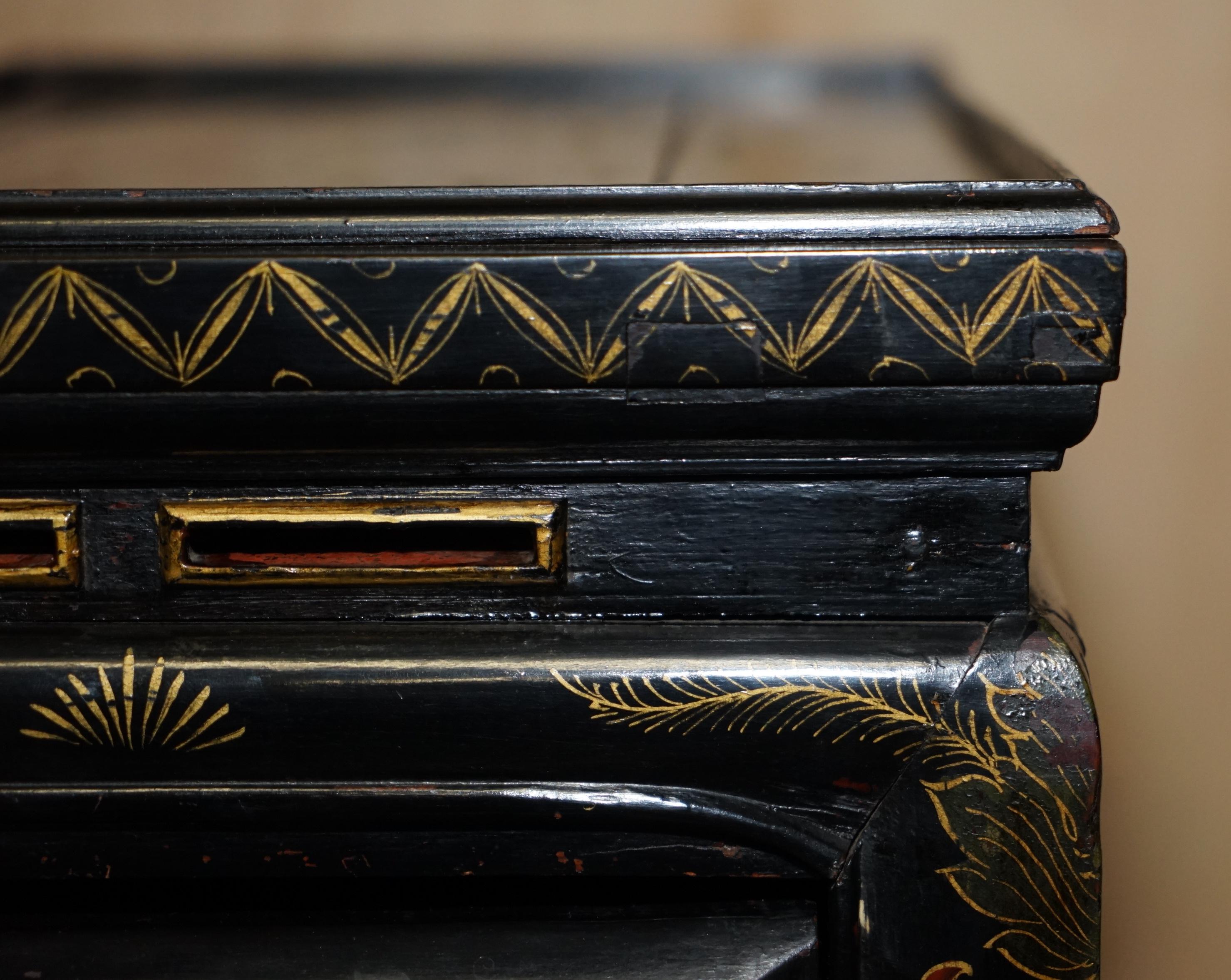 ANTIQUE VICTORIAN CIRCA 1880 CHINESE CHINOISERIE LACQUERED SiDE END LAMP TABLE In Good Condition For Sale In West Sussex, Pulborough