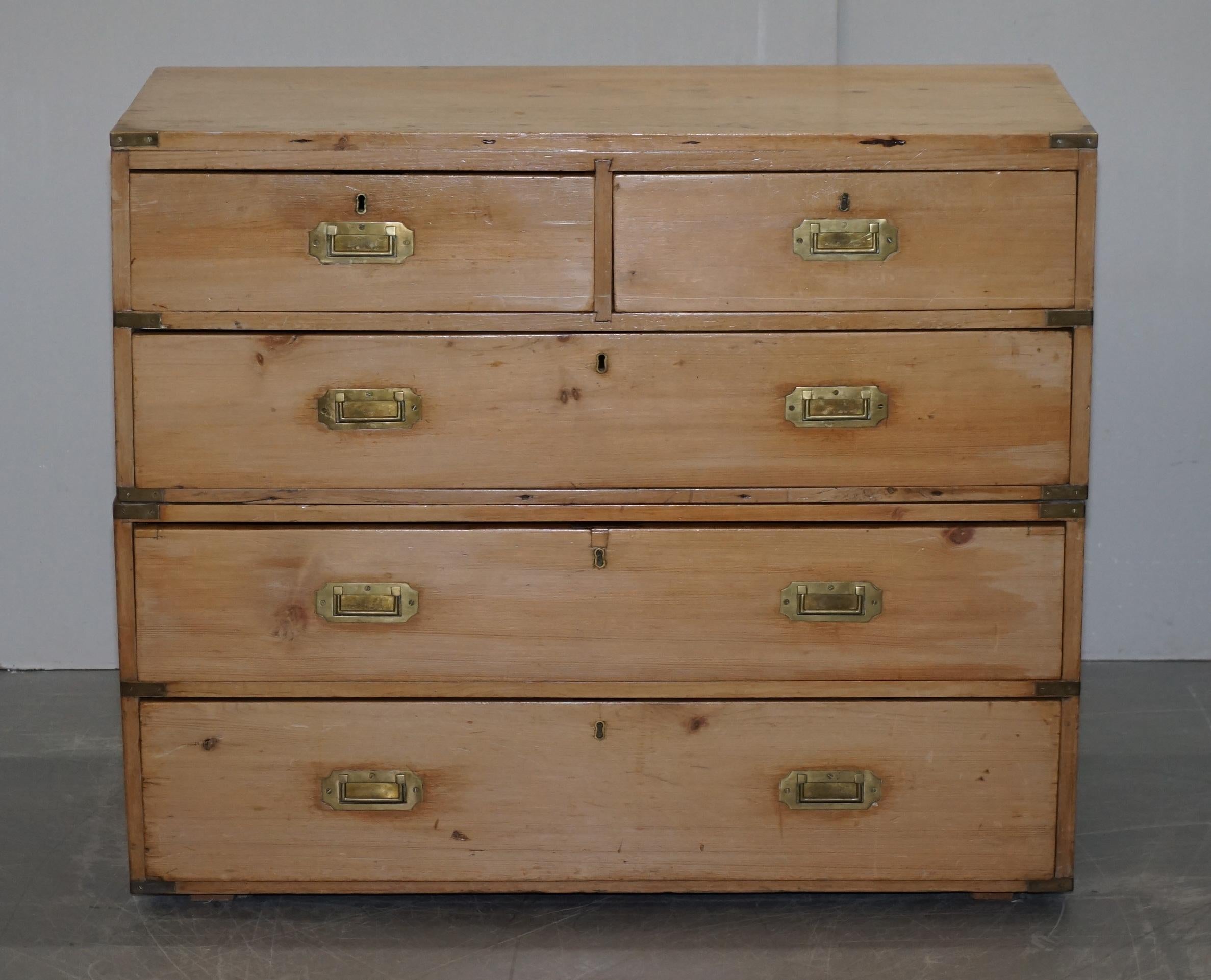 We are delighted to offer for sale this lovely Victorian antique circa 1880-1900 military campaign chest of drawers in very rare pine

A very good looking and well made chest of drawers, I’ve never seen a campaign chest in pine before, it looks so