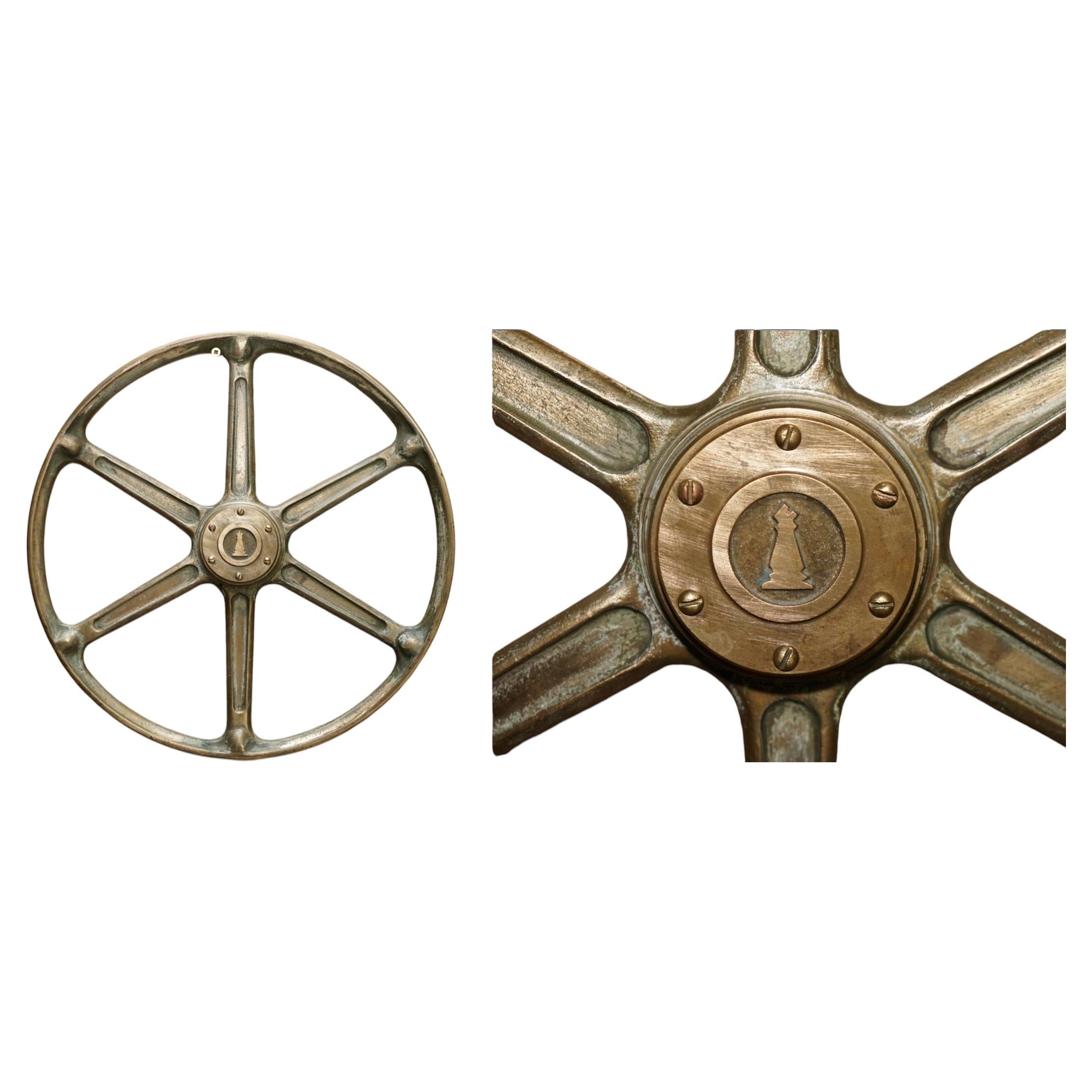 ANTiQUE VICTORIAN CIRCA 1880 SHIPS WHEEL WITH CENTRAL POLISHED BRASS MOTIF