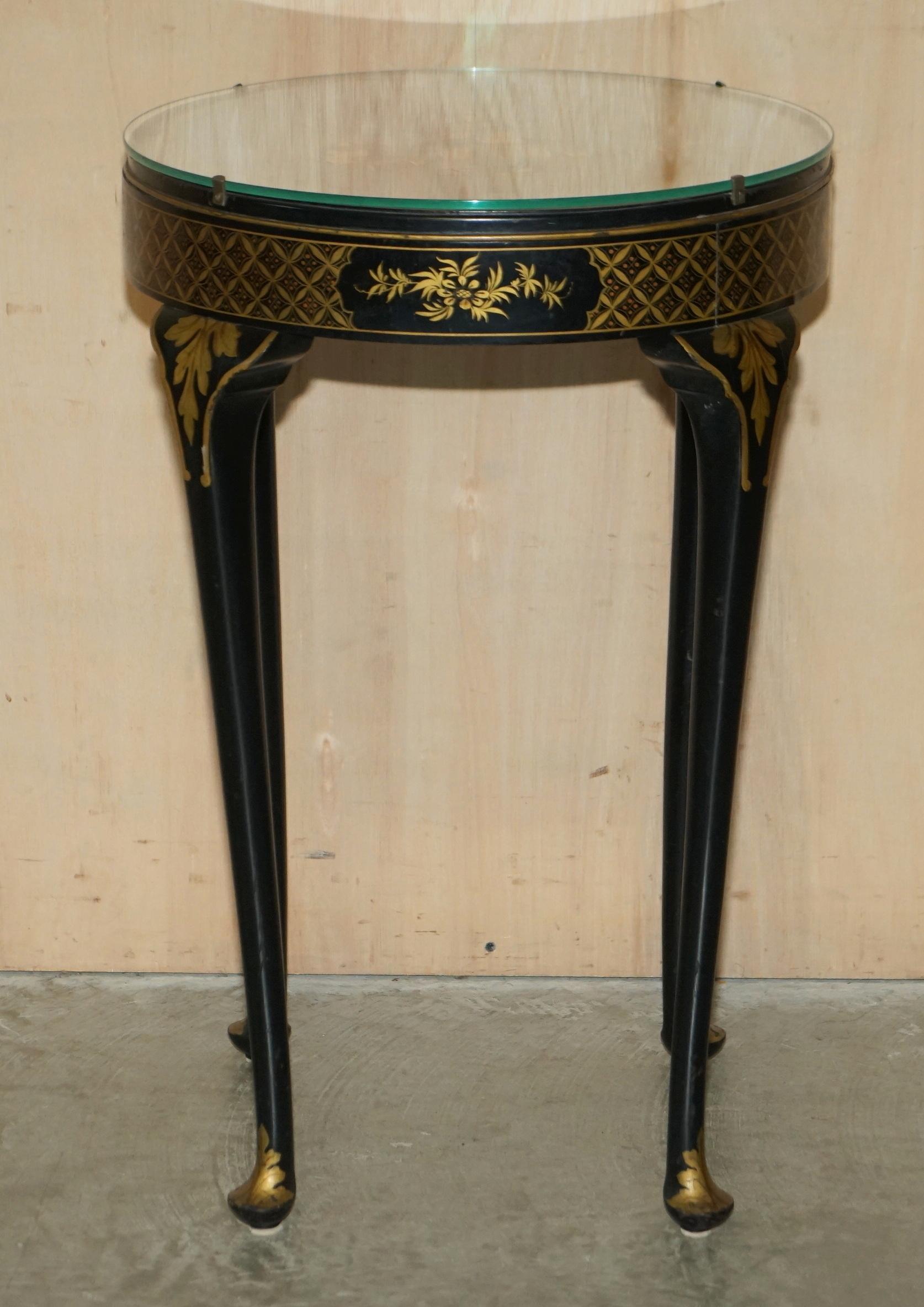 Early 20th Century Antique Victorian circa 1900 Chinese Chinoiserie Lacquered Side End Lamp Table For Sale