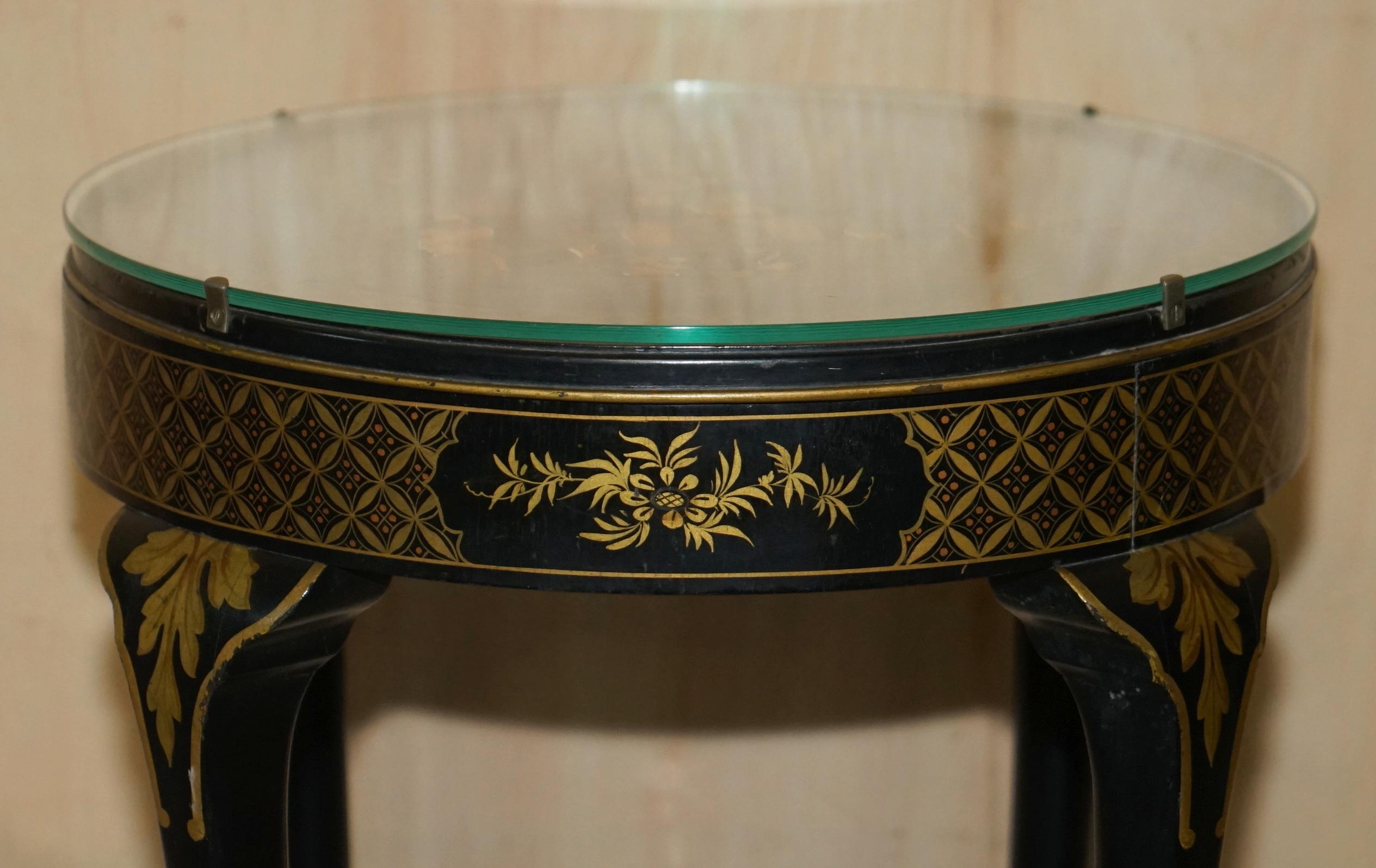 Wood Antique Victorian circa 1900 Chinese Chinoiserie Lacquered Side End Lamp Table For Sale