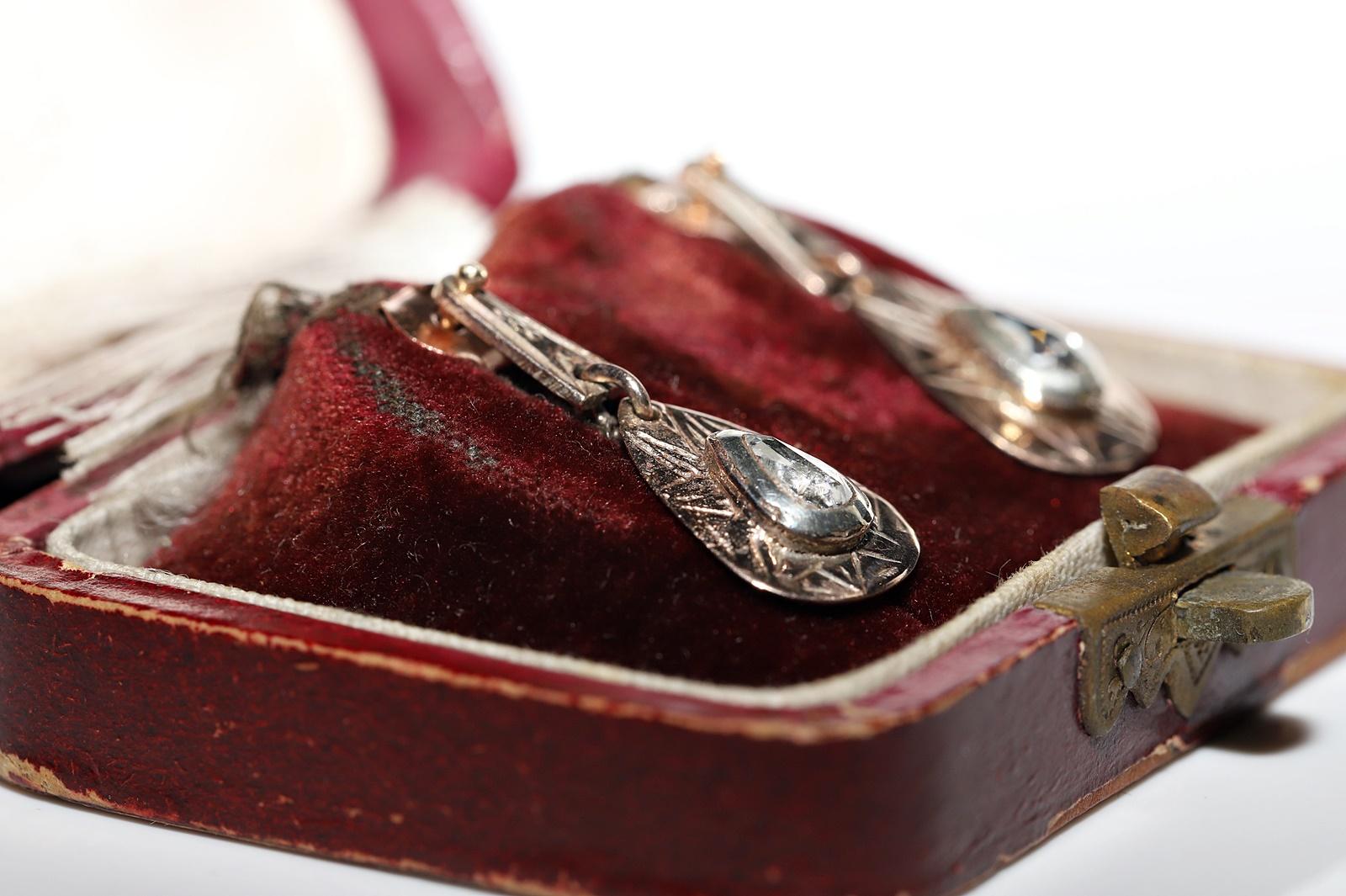 Antiker viktorianischer Tropfenohrring aus 8 Karat Gold mit natürlichem Diamanten im Rosenschliff, um 1900 (Viktorianisch) im Angebot