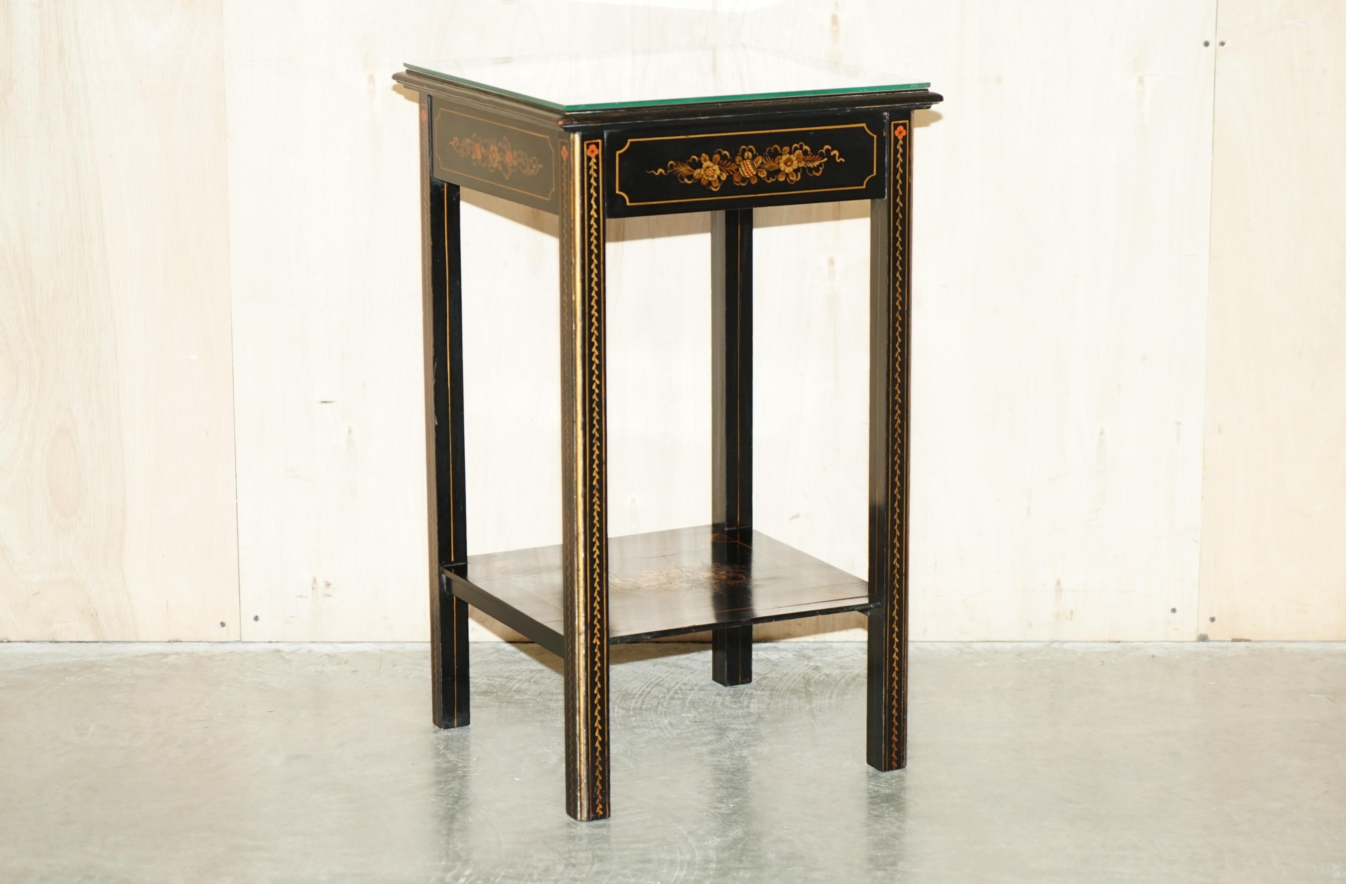We are delighted to offer for sale this lovely circa 1910 hand made Chinese Chinoiserie side end lamp table.

A very good looking and well made piece, the finish is 100% original and untouched, it looks every bit of its 100-110 years. 

In terms
