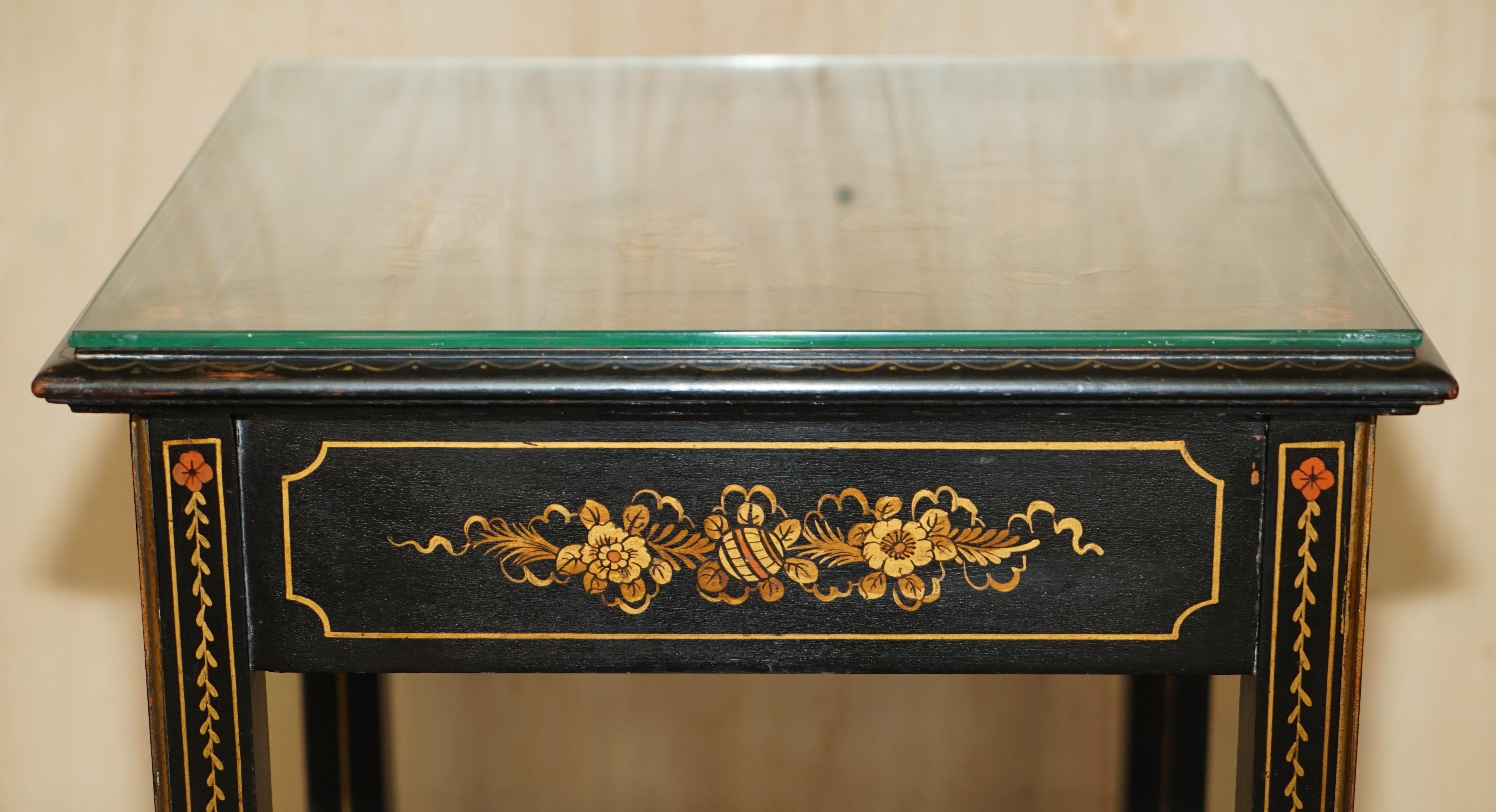 Antique Edwardian circa 1910 Chinese Chinoiserie Lacquered Side End Lamp Table For Sale 1