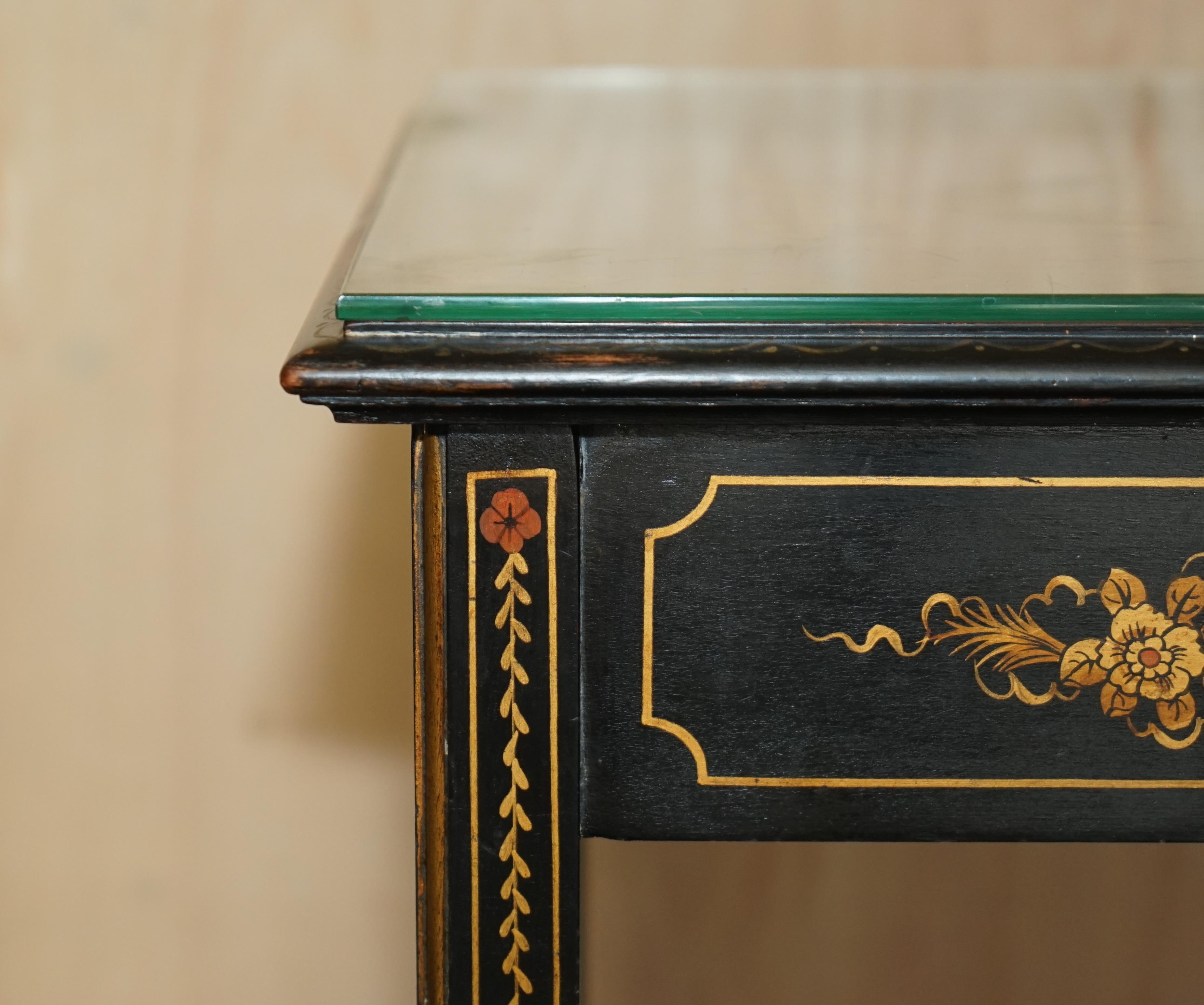 Antique Edwardian circa 1910 Chinese Chinoiserie Lacquered Side End Lamp Table For Sale 2
