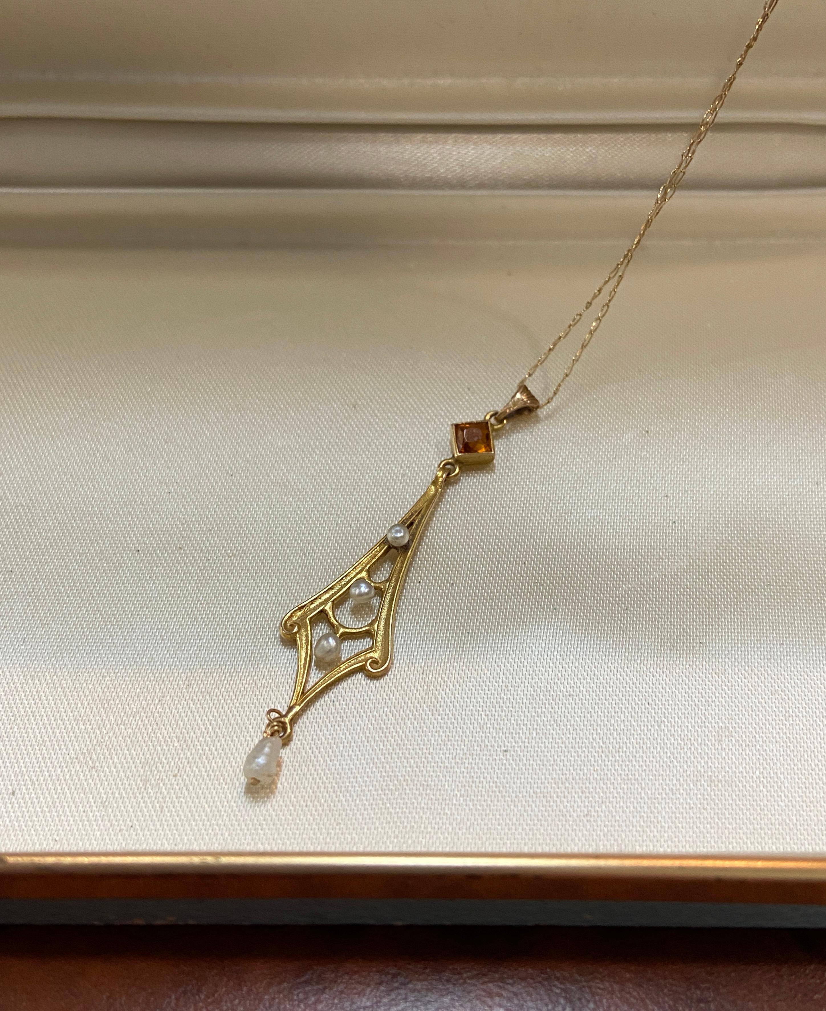 Antique Victorian Citrine and Pearl Lavaliere in 14 Karat Yellow Gold For Sale 3